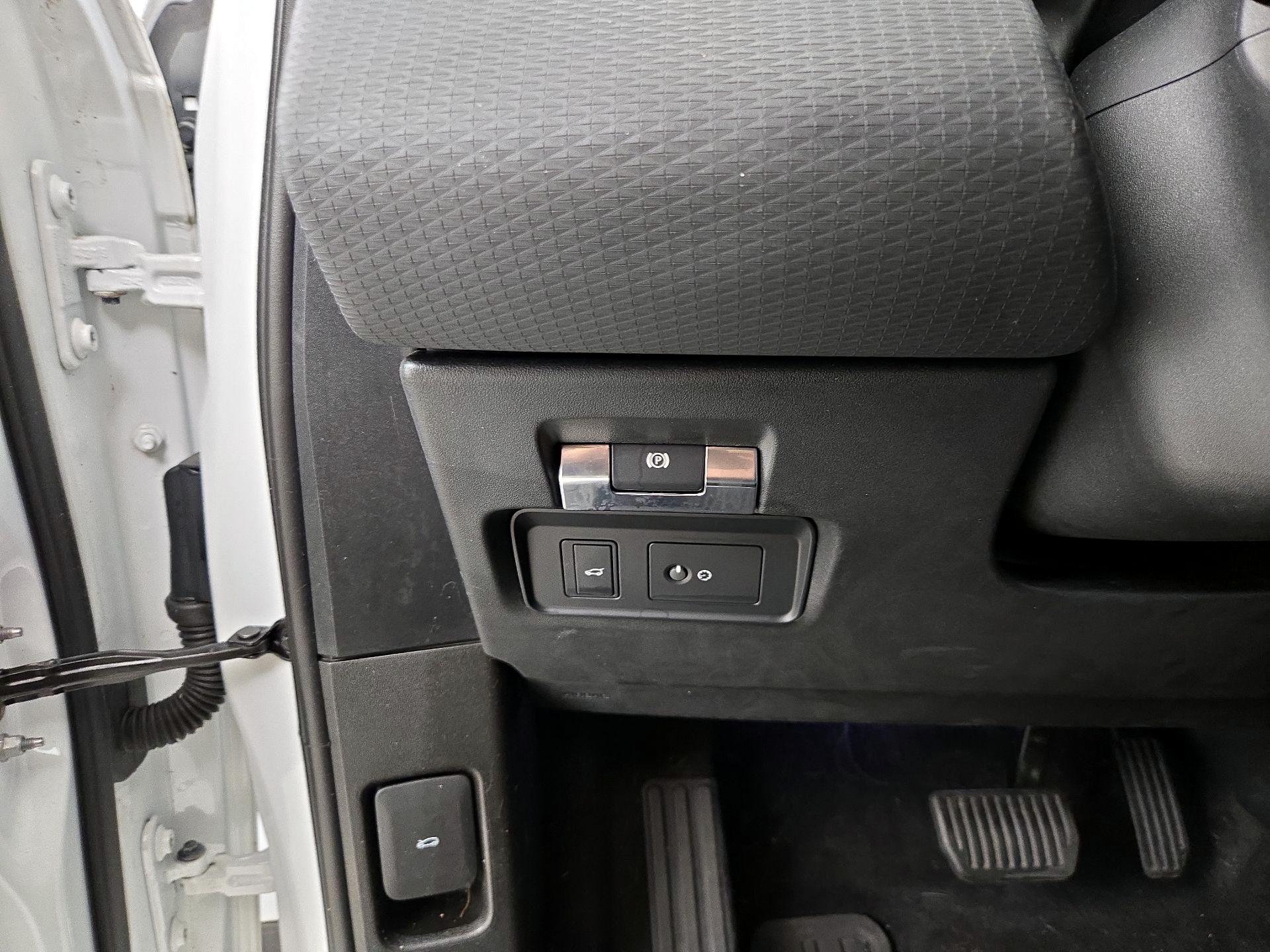 Thumbnail: 2020 Land Rover Range Rover Evoque - 13
