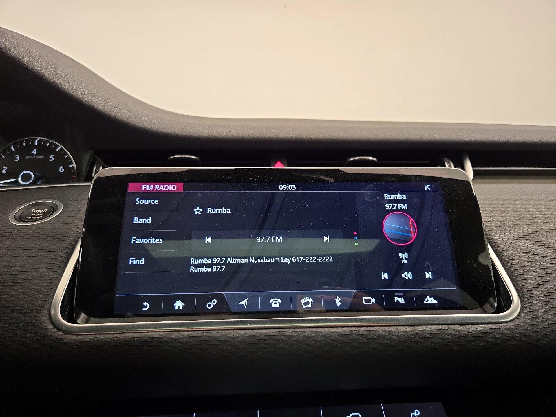 Thumbnail: 2020 Land Rover Range Rover Evoque - 16