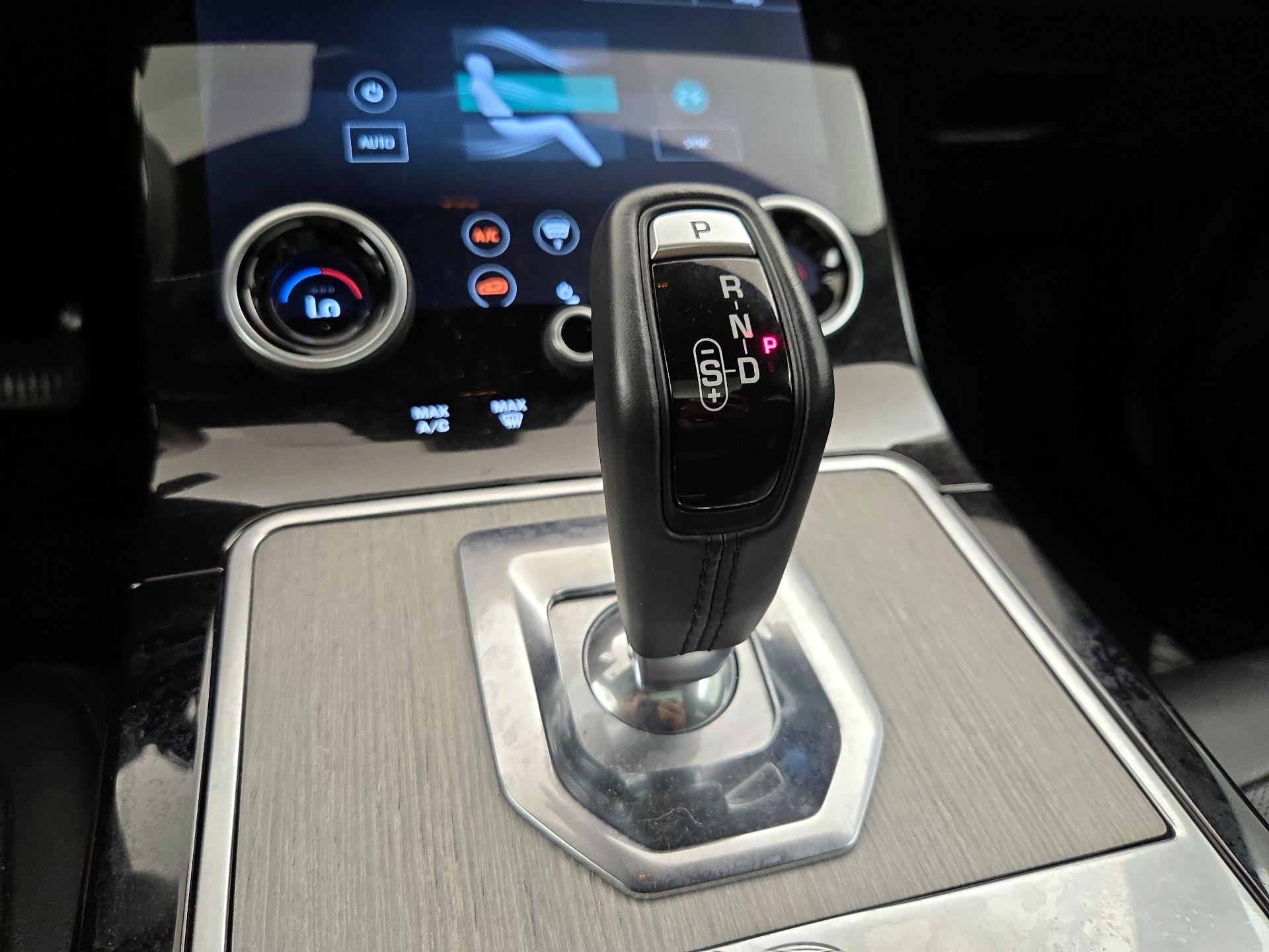 Thumbnail: 2020 Land Rover Range Rover Evoque - 18