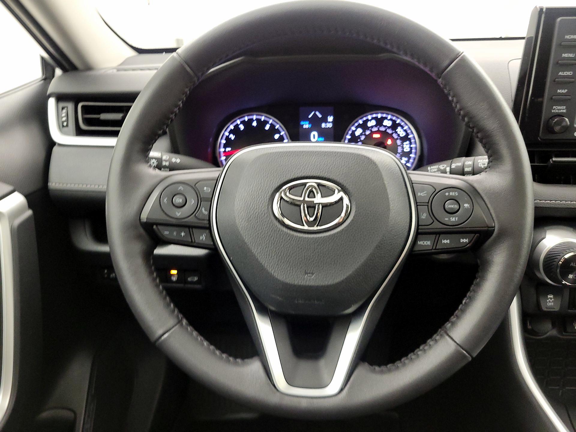 Thumbnail: 2022 Toyota RAV4 - 10