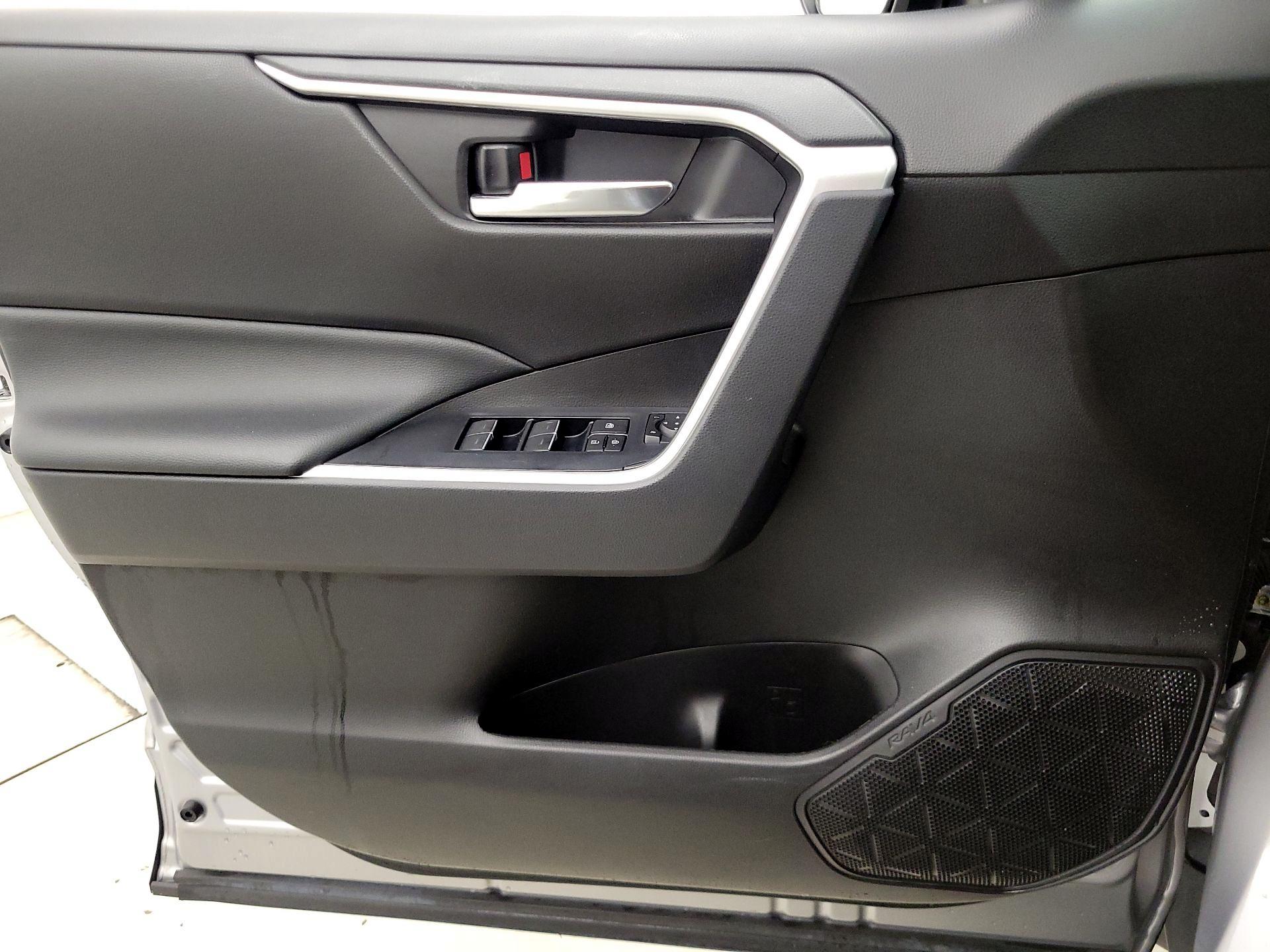 Thumbnail: 2022 Toyota RAV4 - 12