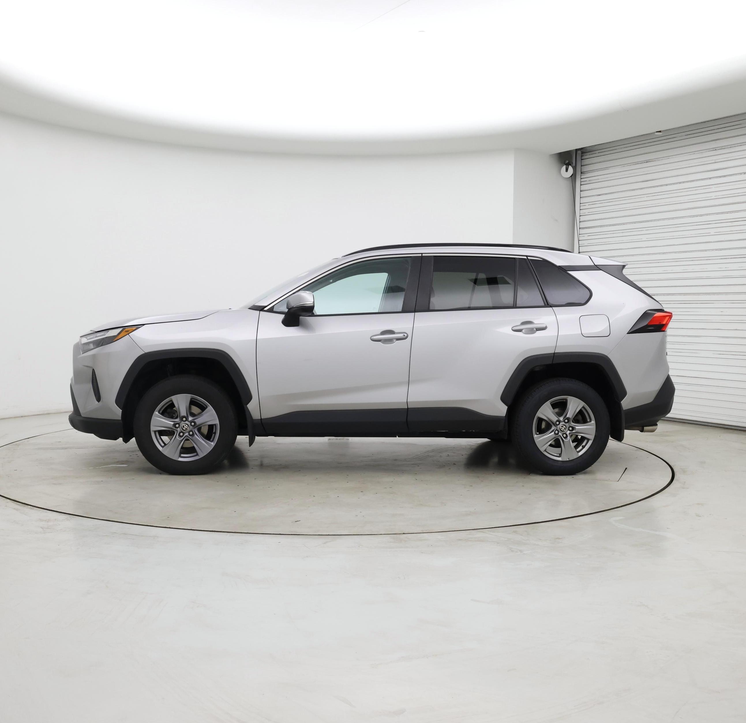 Thumbnail: 2022 Toyota RAV4 - 3