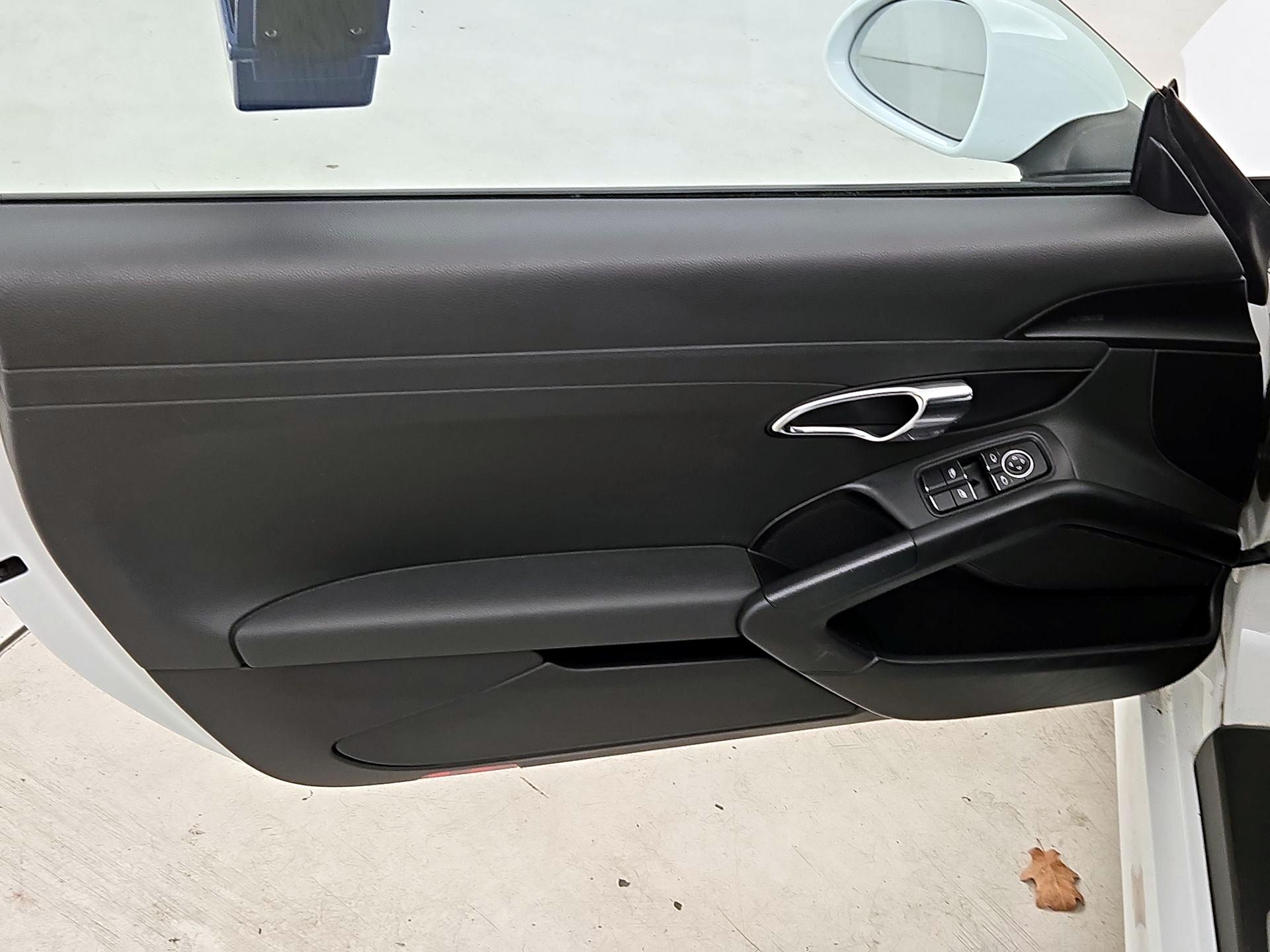 Thumbnail: 2015 Porsche Cayman - 12