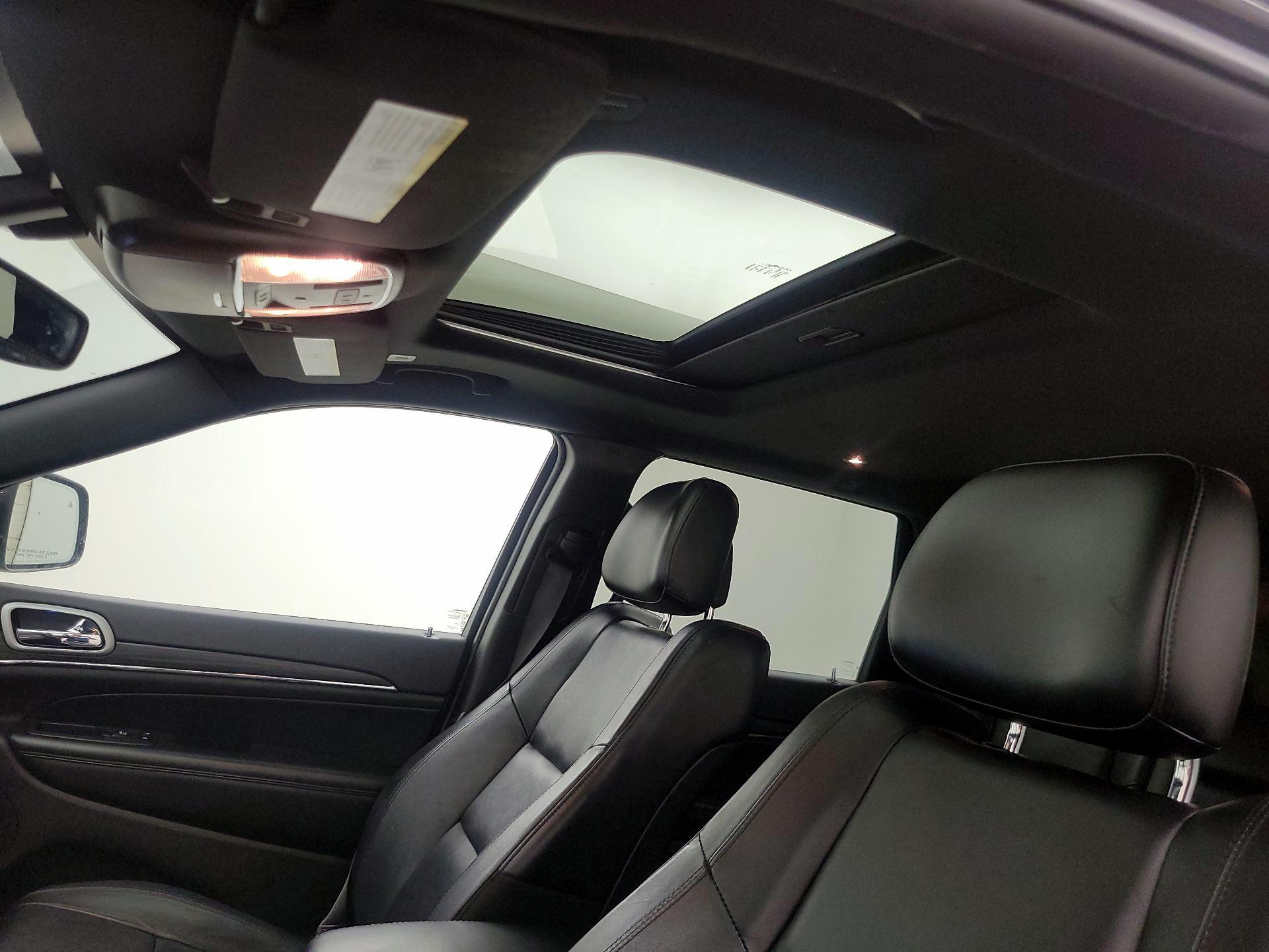 Thumbnail: 2020 Jeep Grand Cherokee - 20
