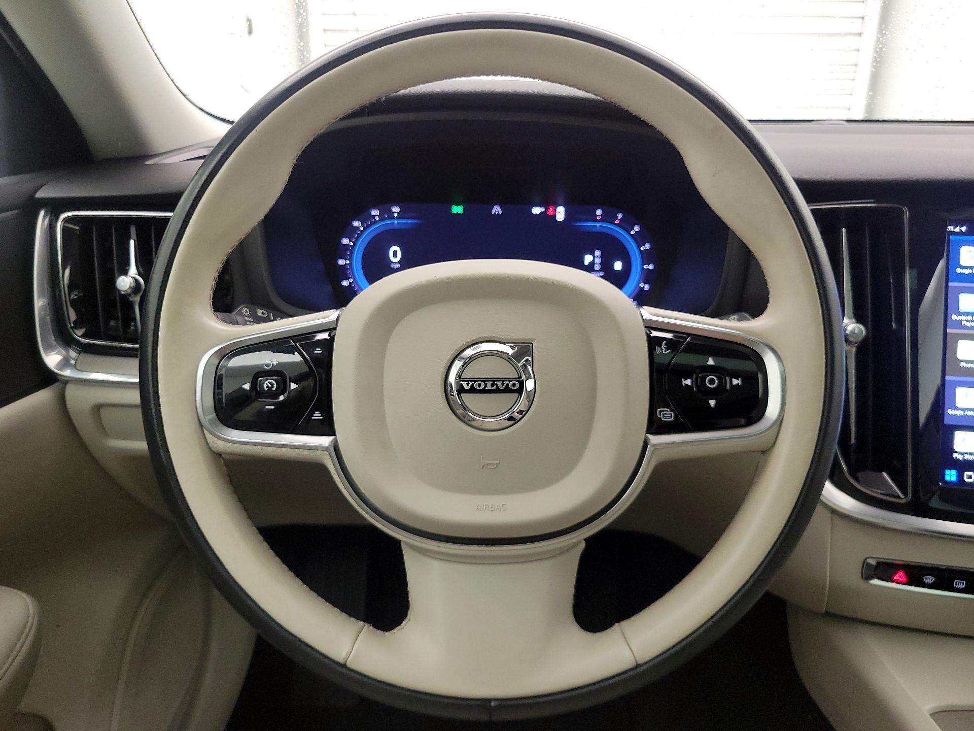 Thumbnail: 2023 Volvo S60 - 10