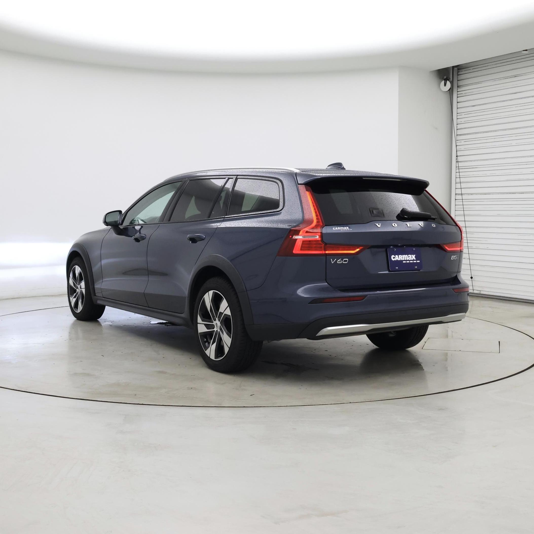 Thumbnail: 2023 Volvo S60 - 2