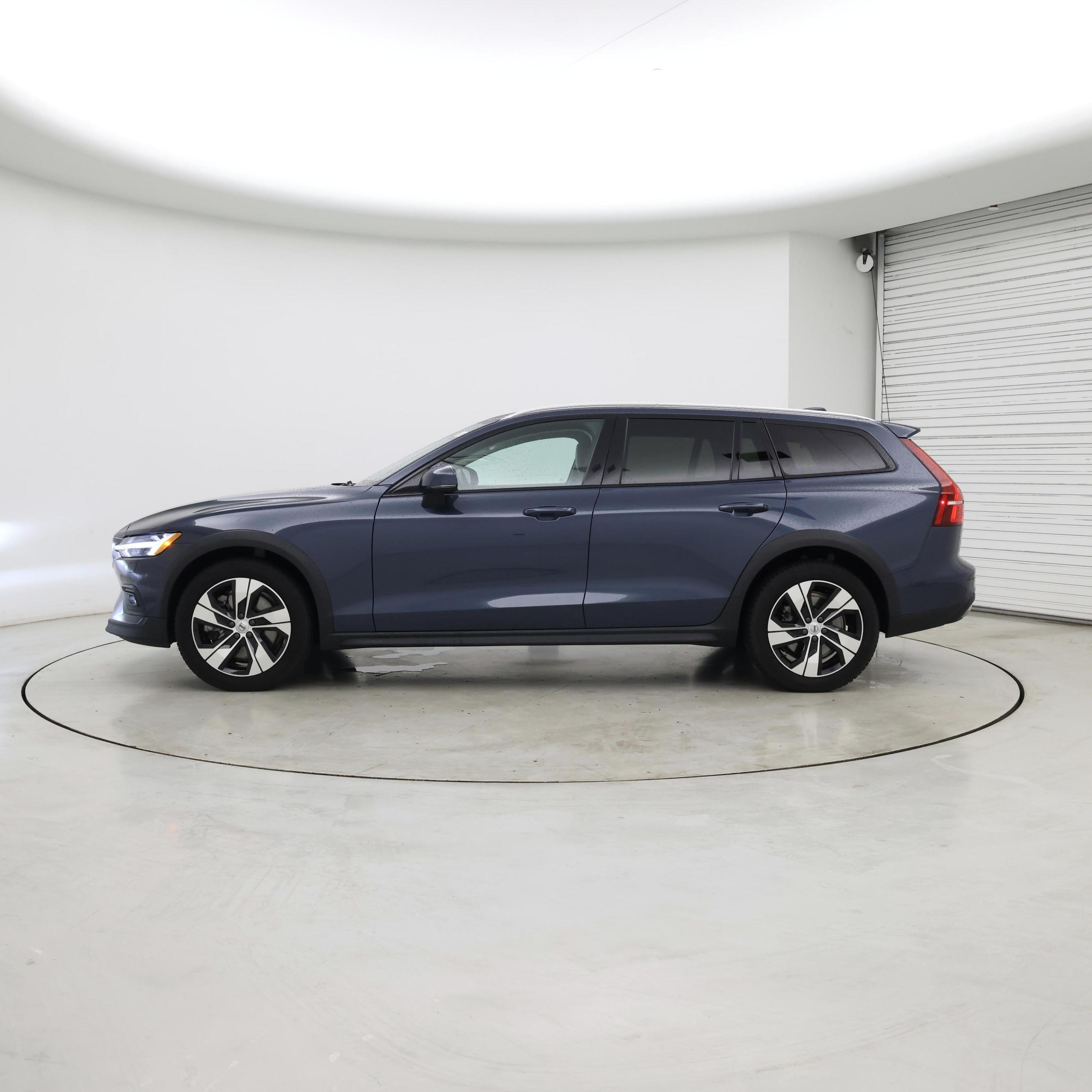 Thumbnail: 2023 Volvo S60 - 3