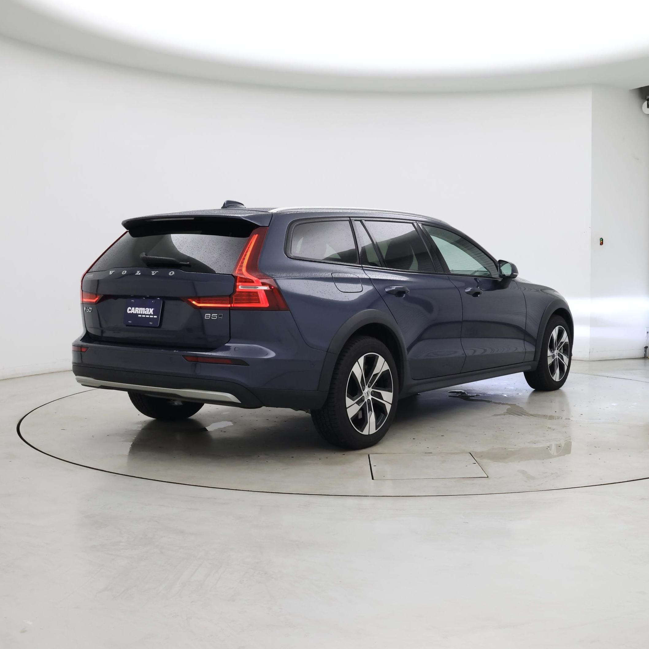 Thumbnail: 2023 Volvo S60 - 8