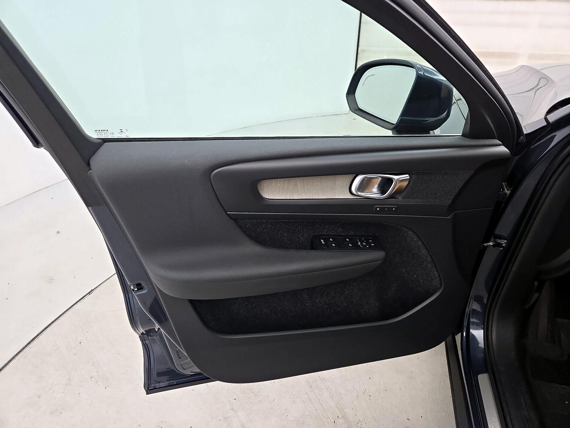 Thumbnail: 2019 Volvo XC40 - 12