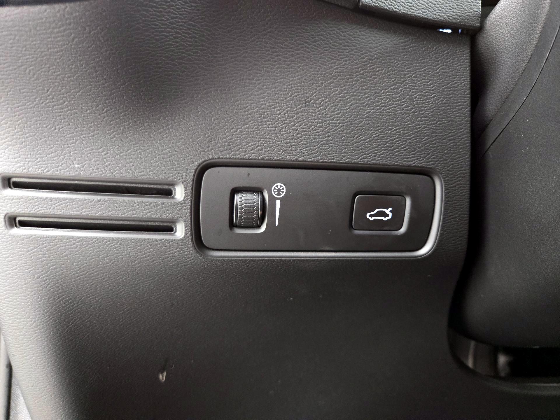 Thumbnail: 2019 Volvo XC40 - 13