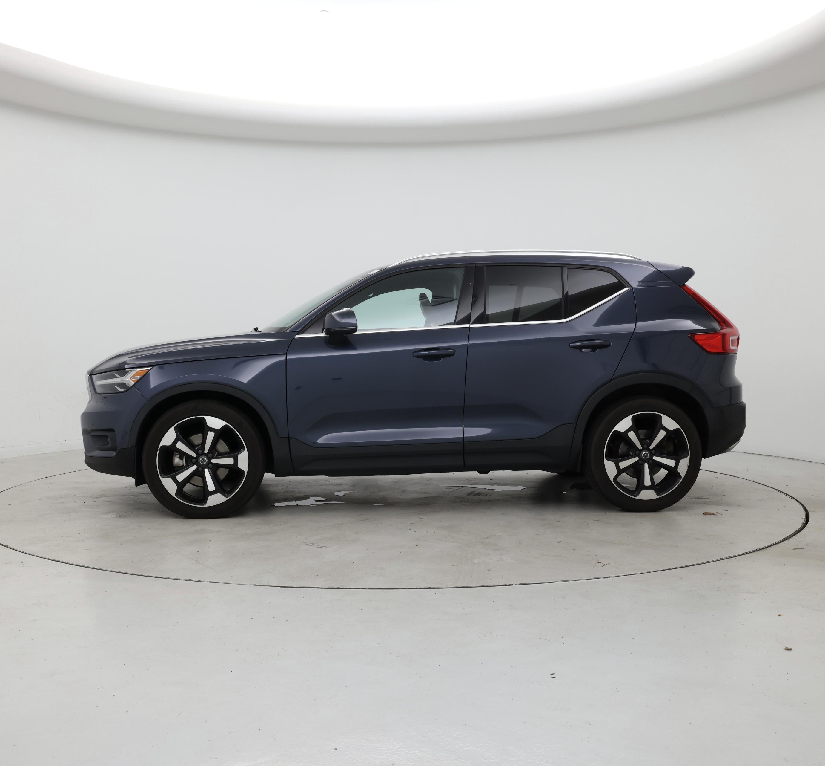 Thumbnail: 2019 Volvo XC40 - 3