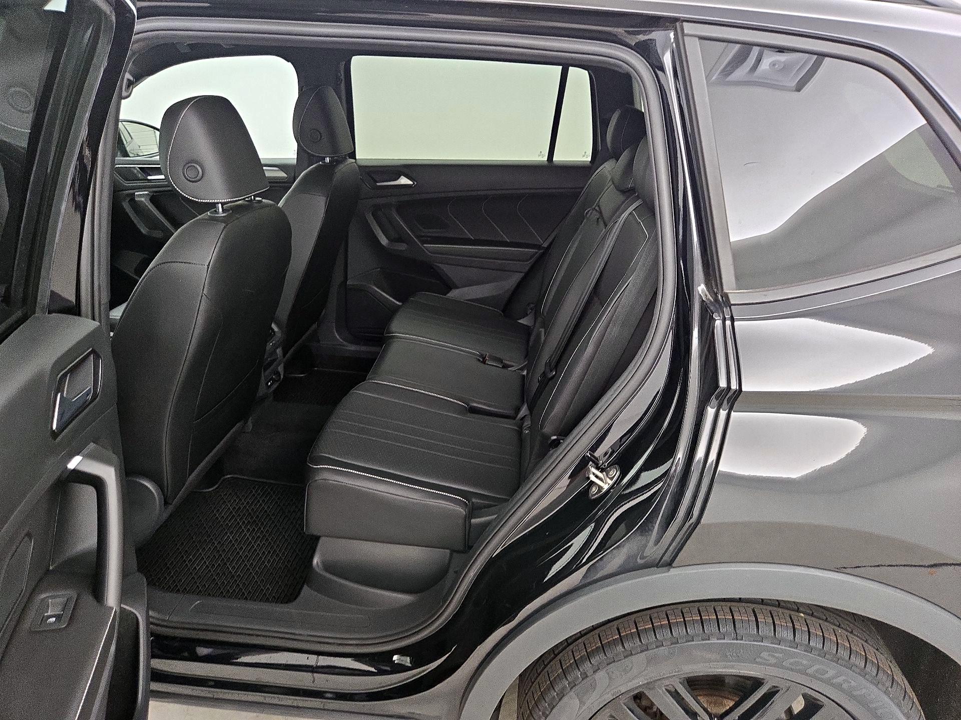 Thumbnail: 2022 Volkswagen Tiguan - 20