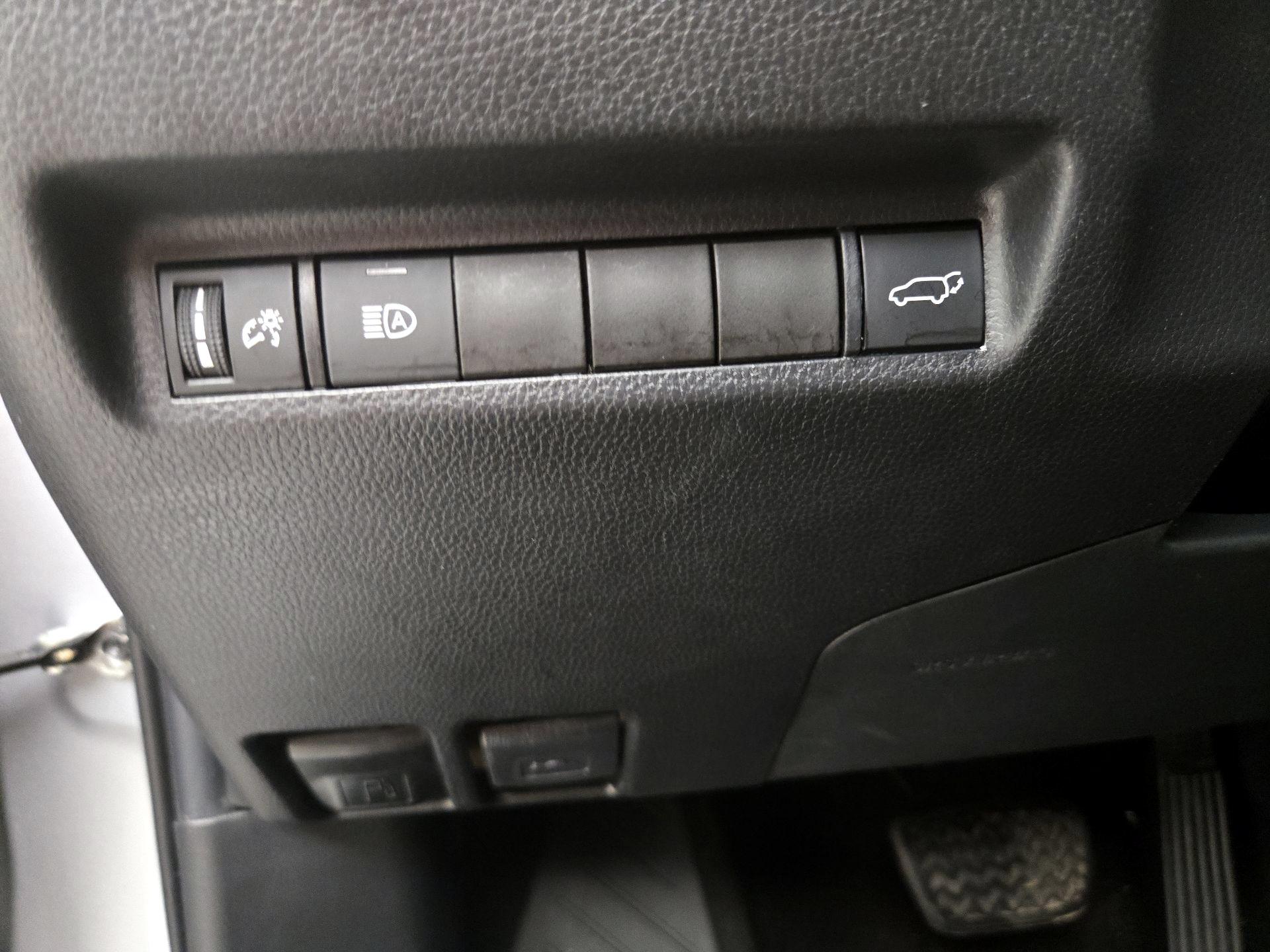Thumbnail: 2020 Toyota RAV4 - 11