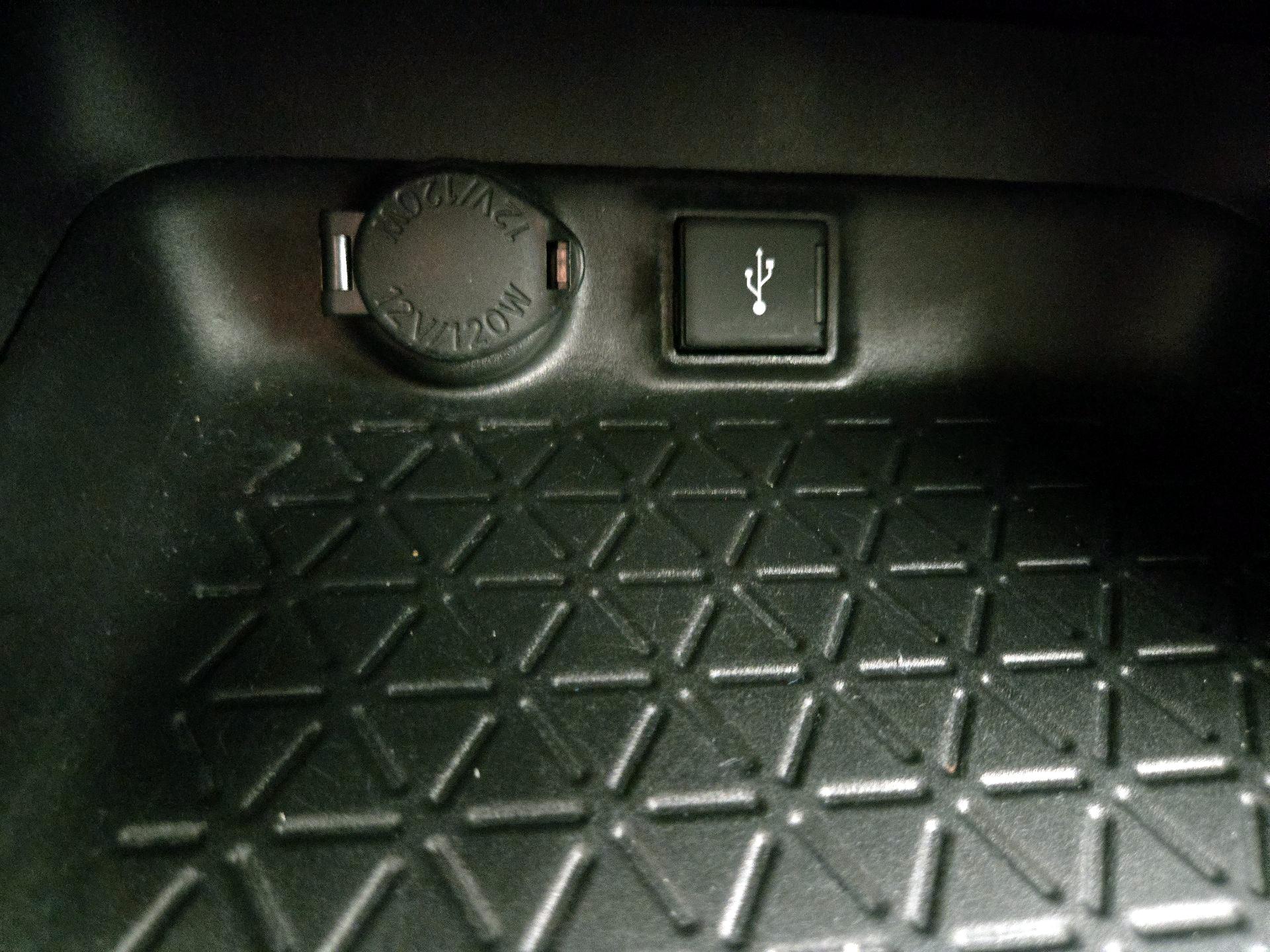 Thumbnail: 2020 Toyota RAV4 - 16