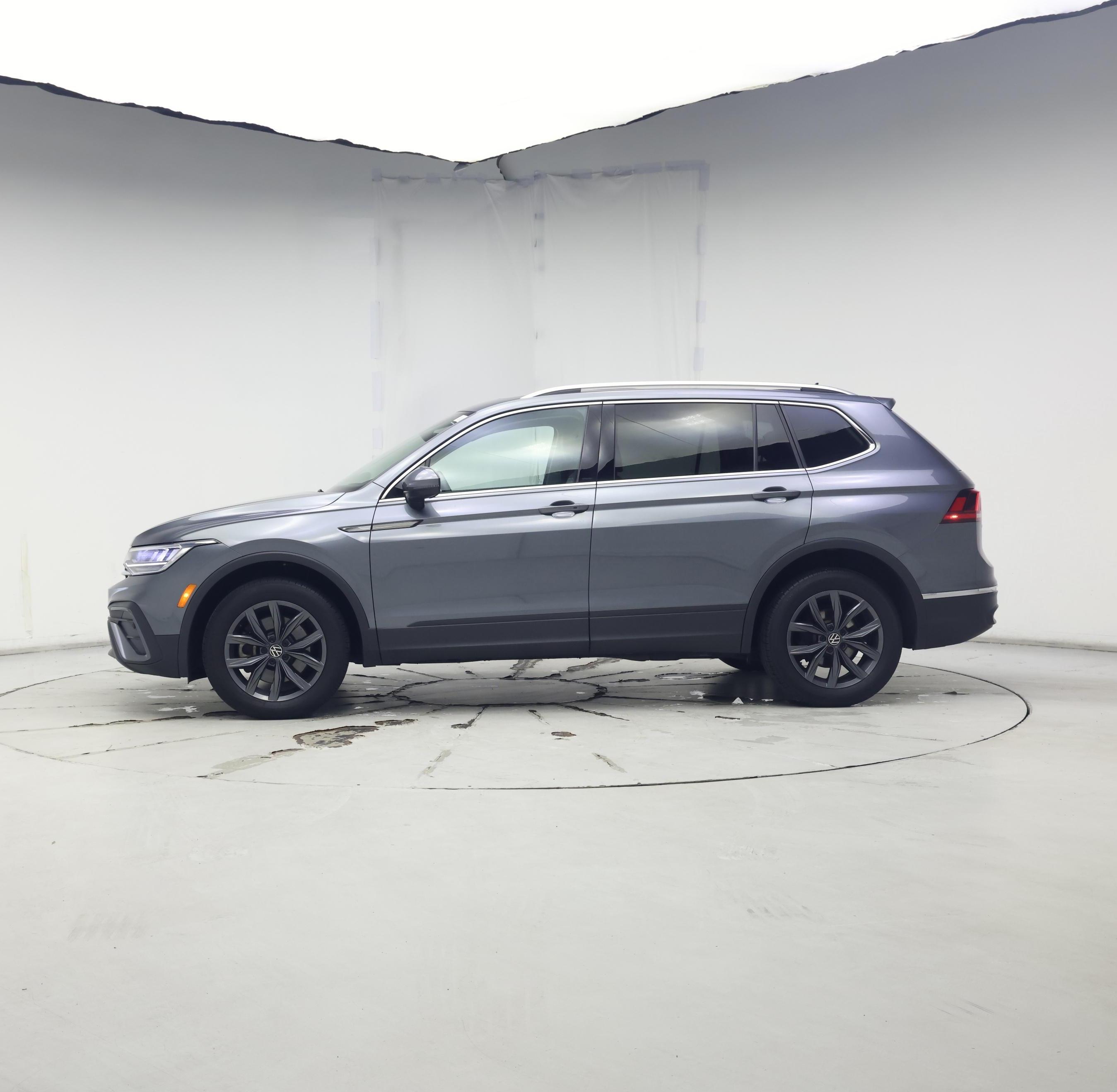 Thumbnail: 2022 Volkswagen Tiguan - 3