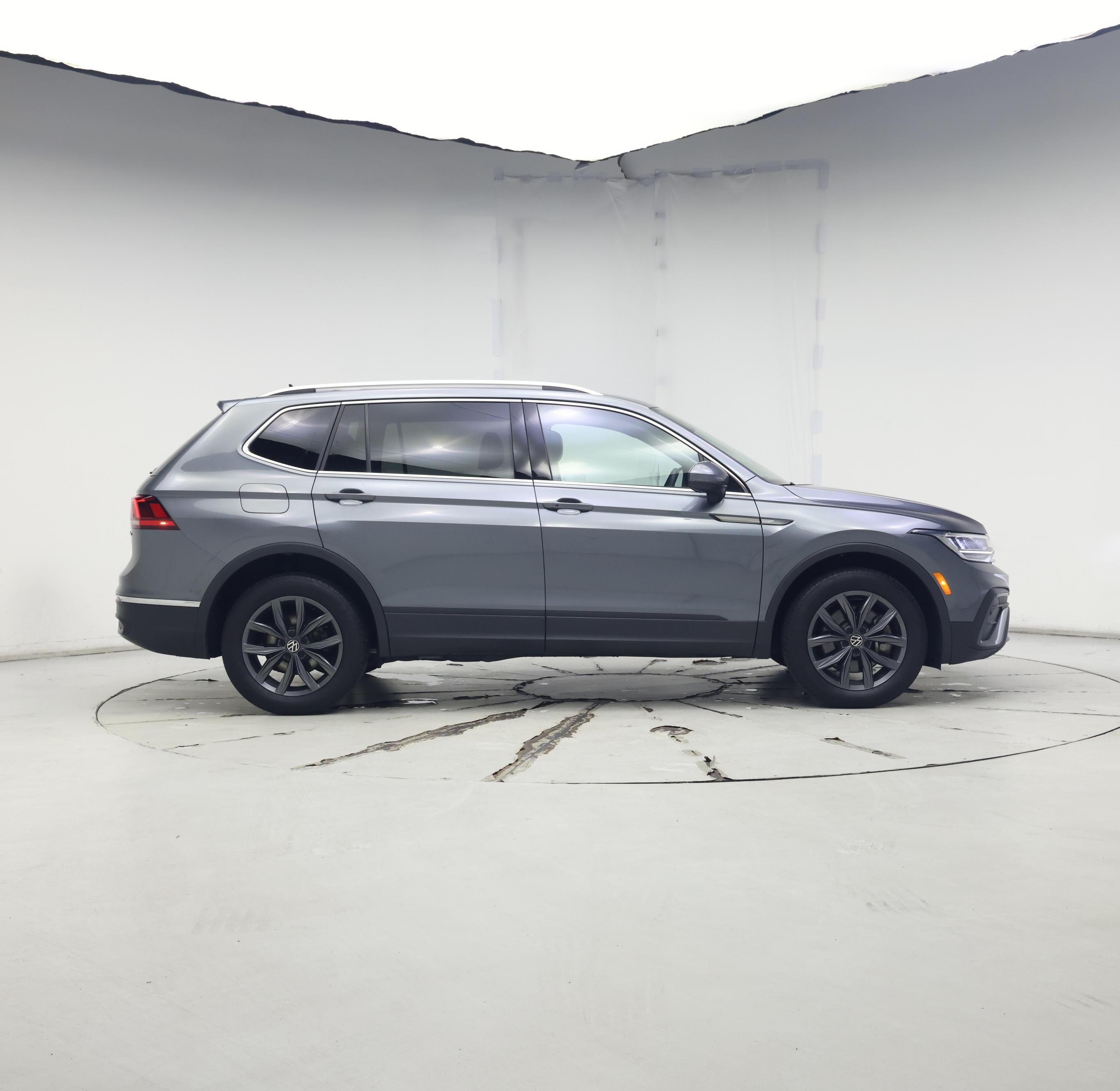 Thumbnail: 2022 Volkswagen Tiguan - 7