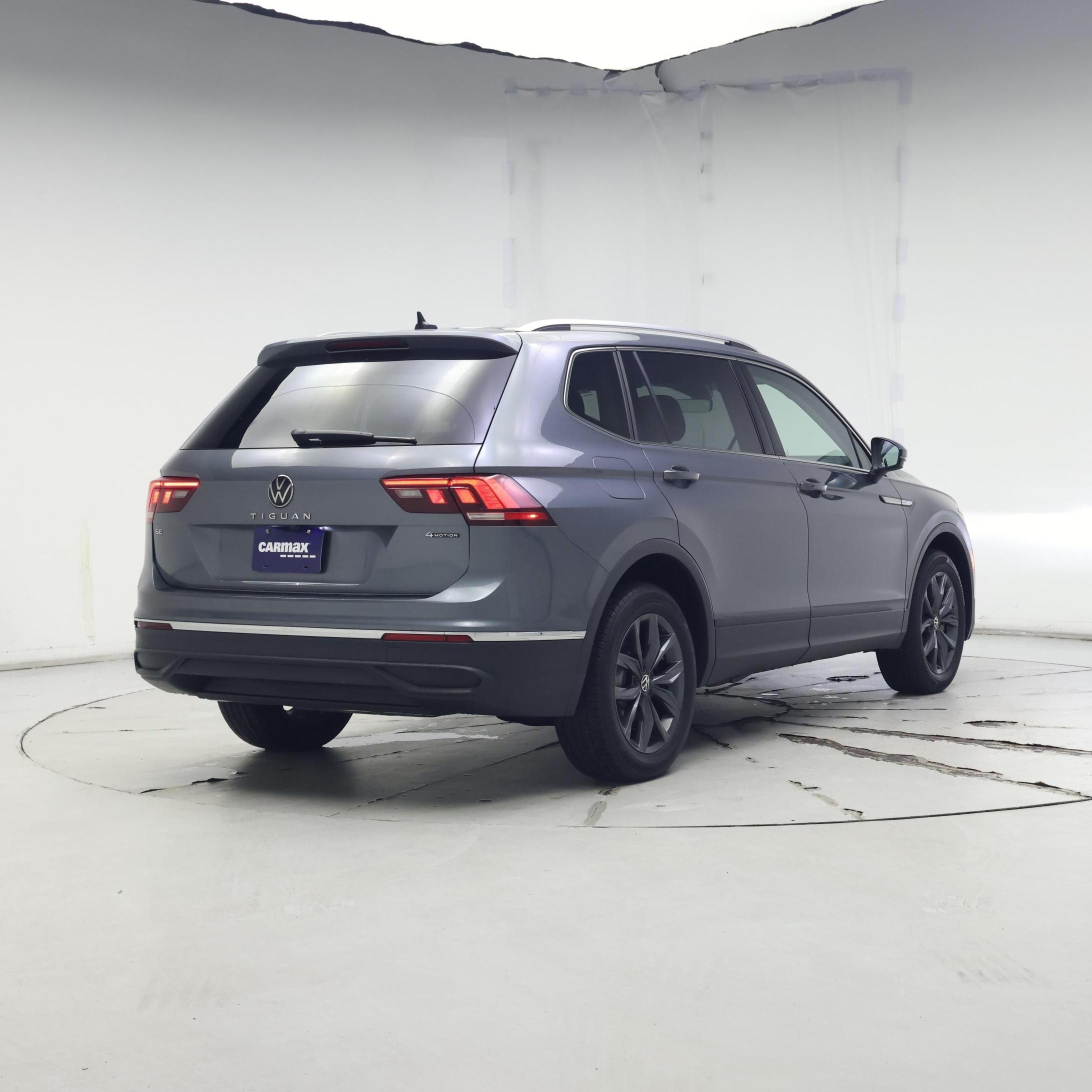 Thumbnail: 2022 Volkswagen Tiguan - 8