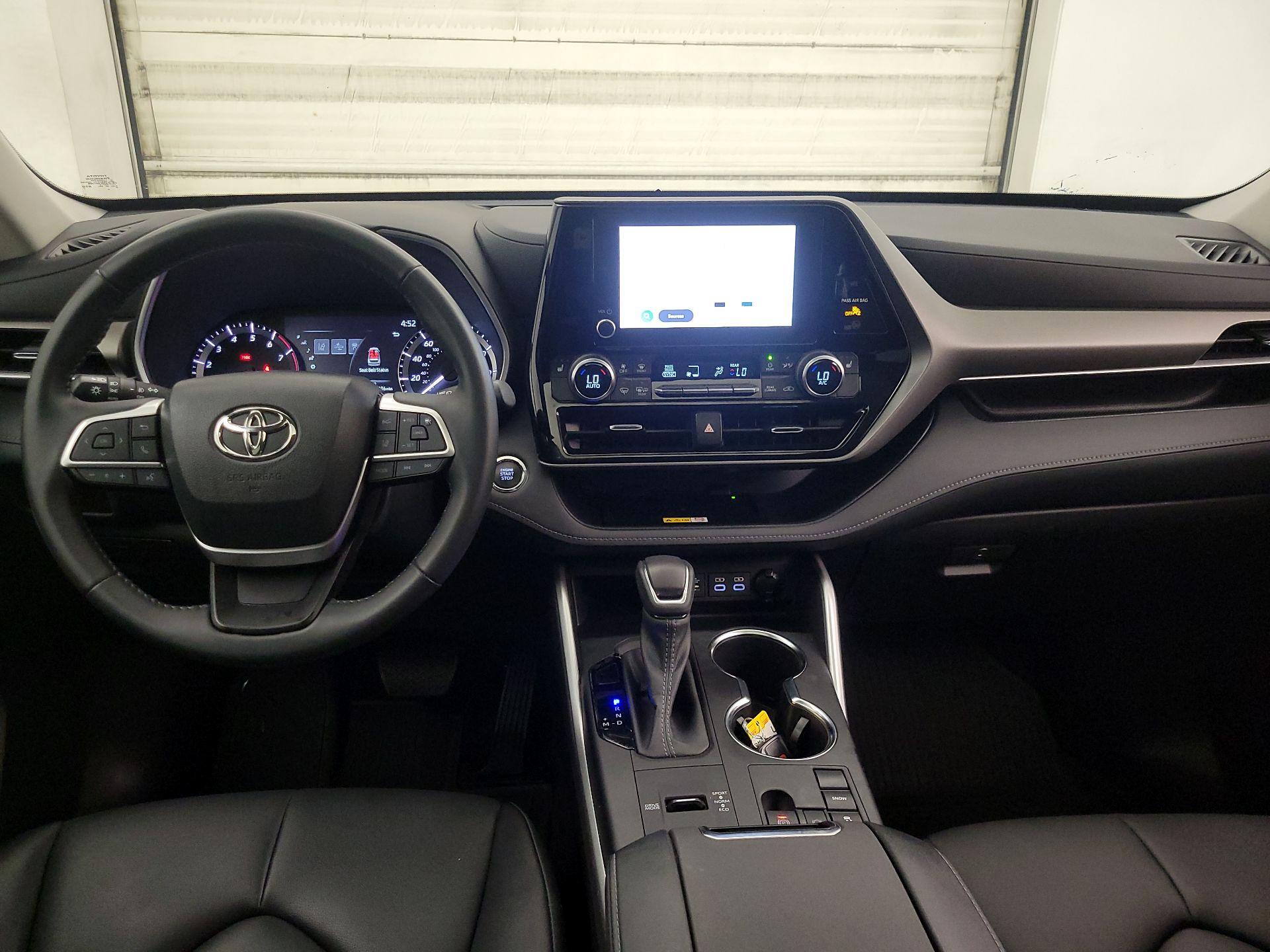 Thumbnail: 2023 Toyota Highlander - 9