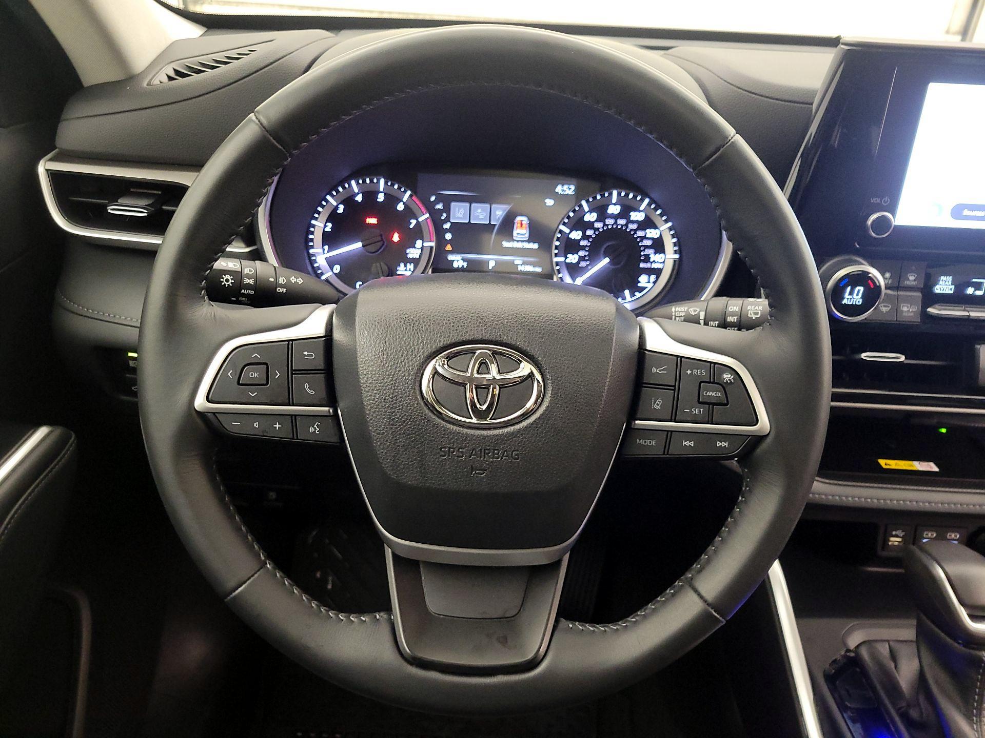 Thumbnail: 2023 Toyota Highlander - 10