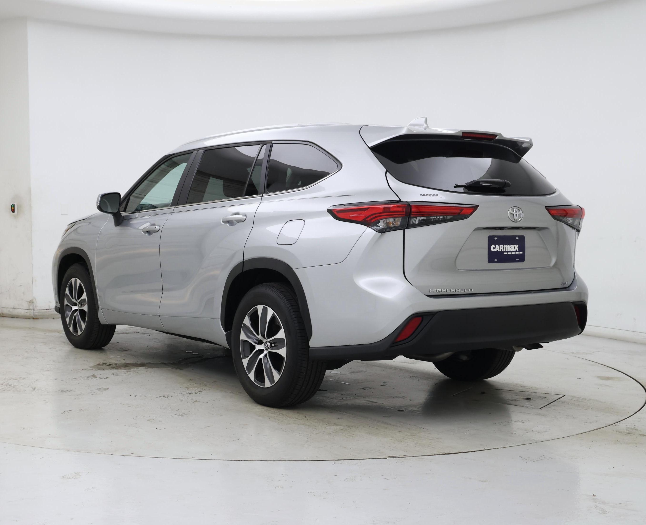 Thumbnail: 2023 Toyota Highlander - 2