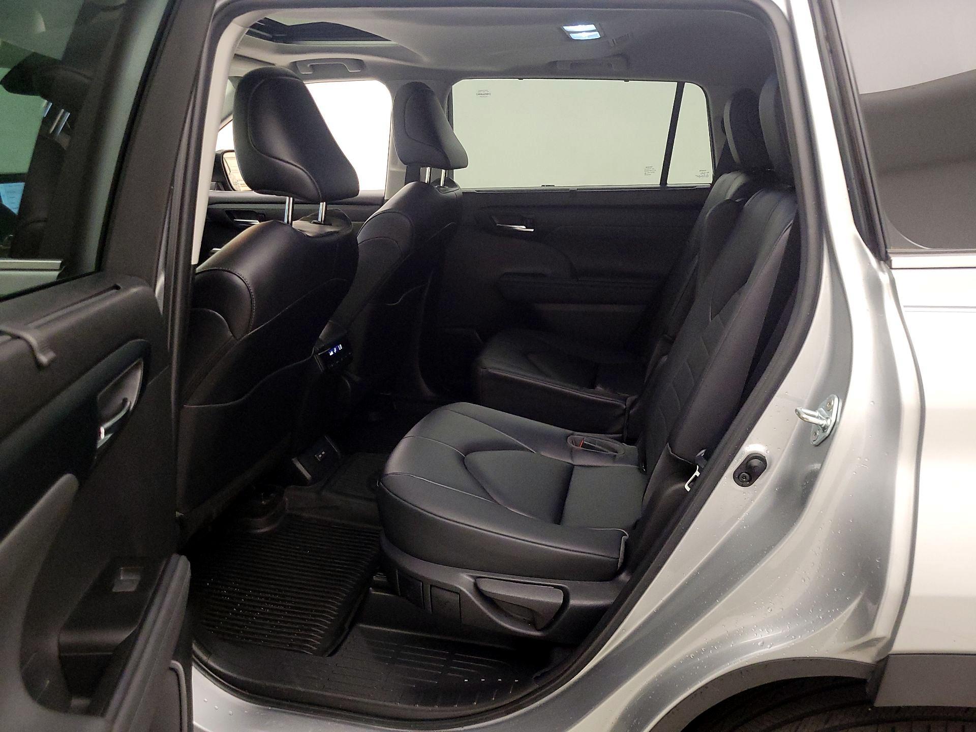 Thumbnail: 2023 Toyota Highlander - 20