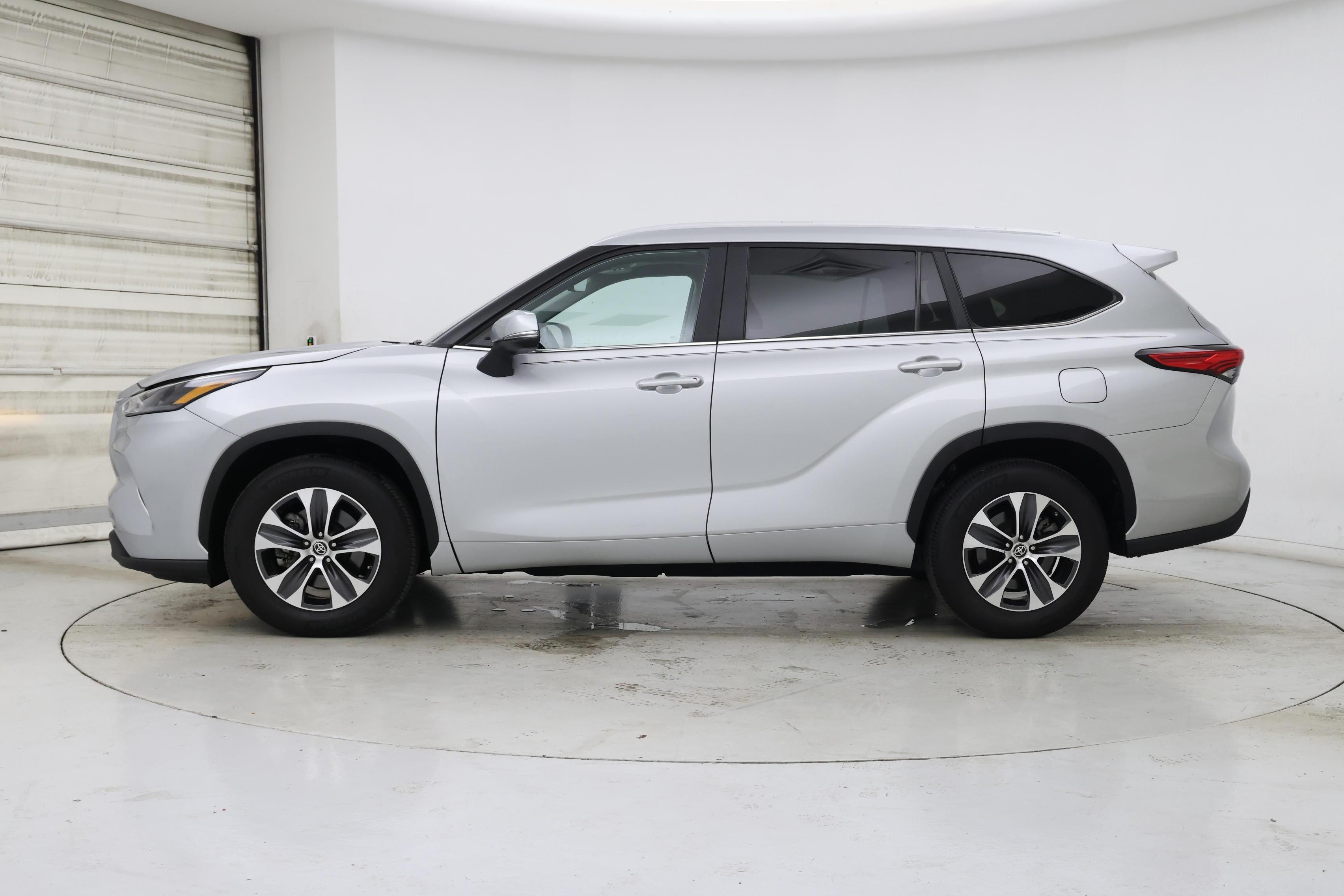 Thumbnail: 2023 Toyota Highlander - 3