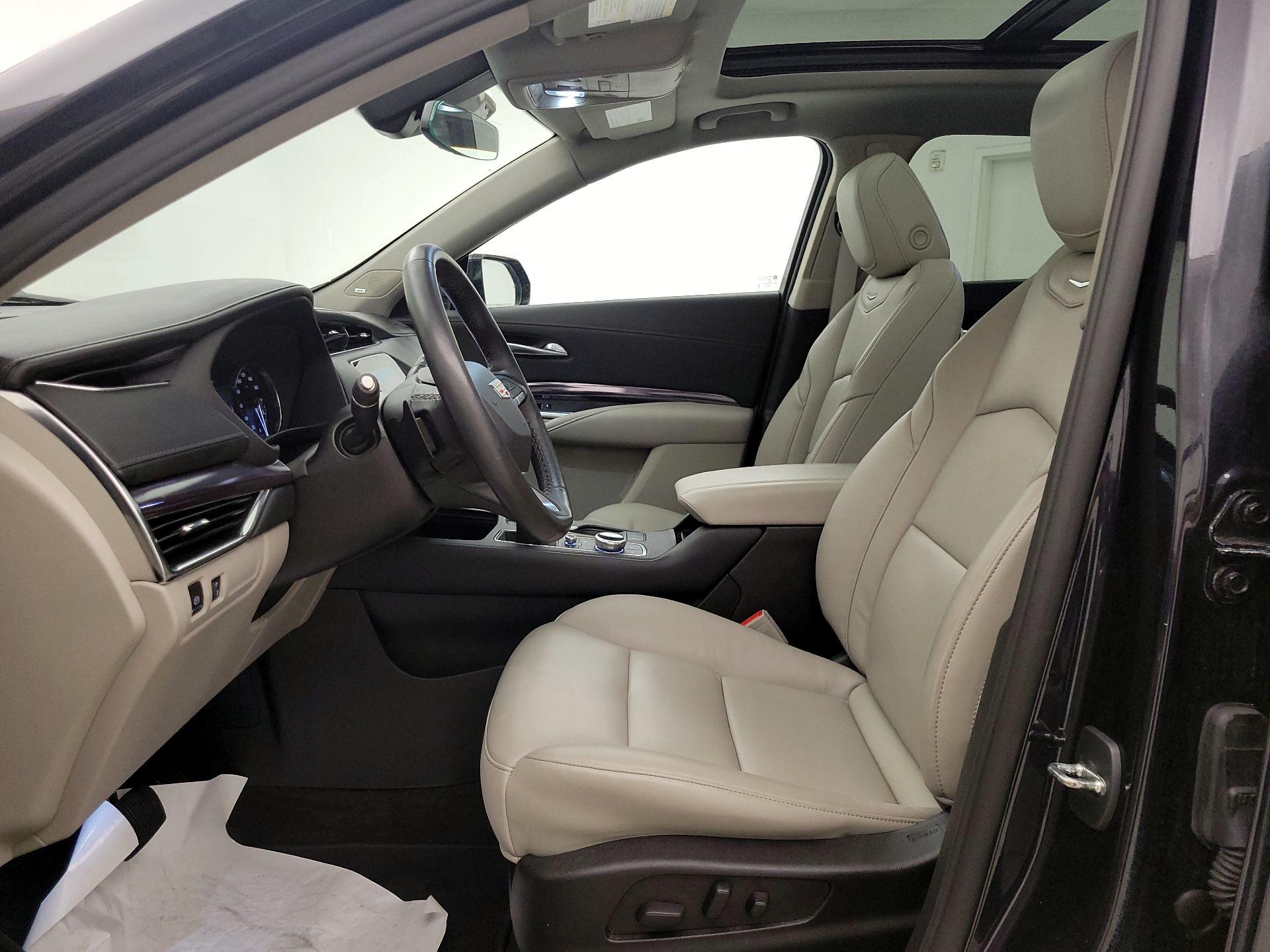 Thumbnail: 2023 Cadillac XT4 - 11
