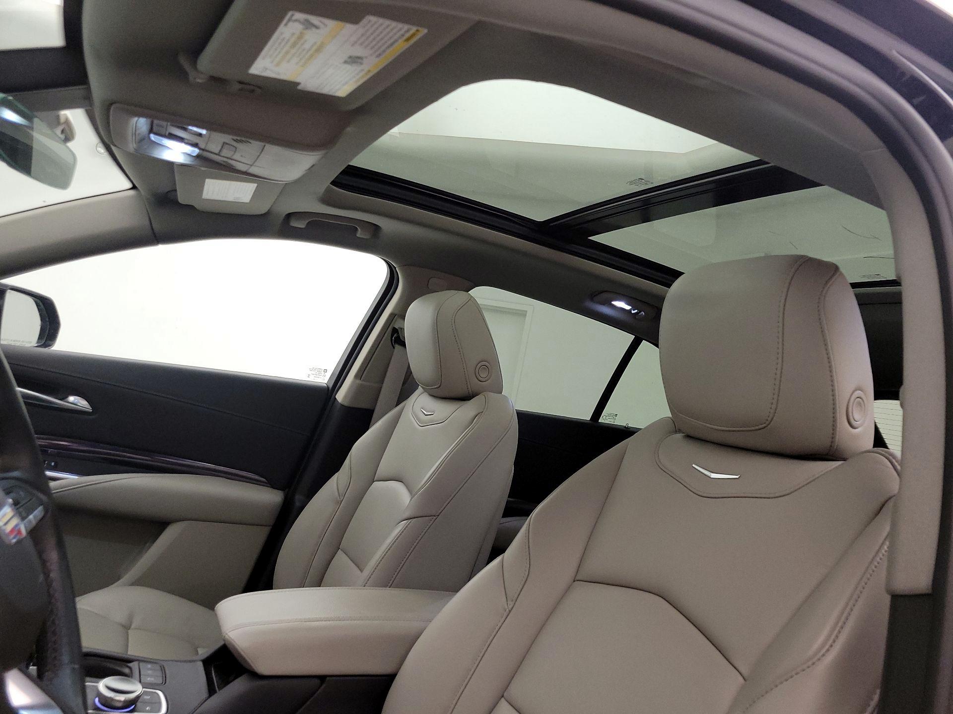 Thumbnail: 2023 Cadillac XT4 - 19