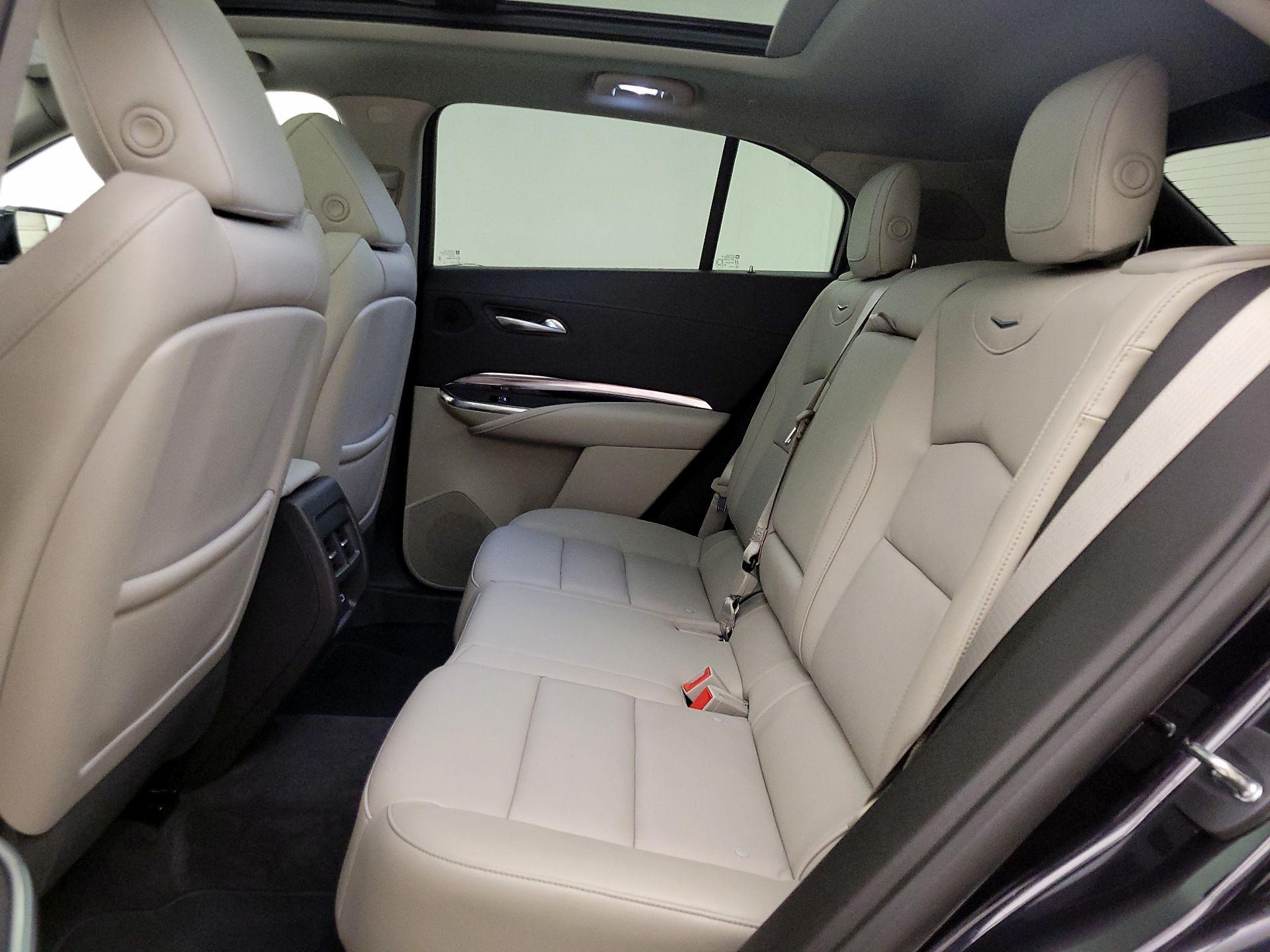 Thumbnail: 2023 Cadillac XT4 - 20