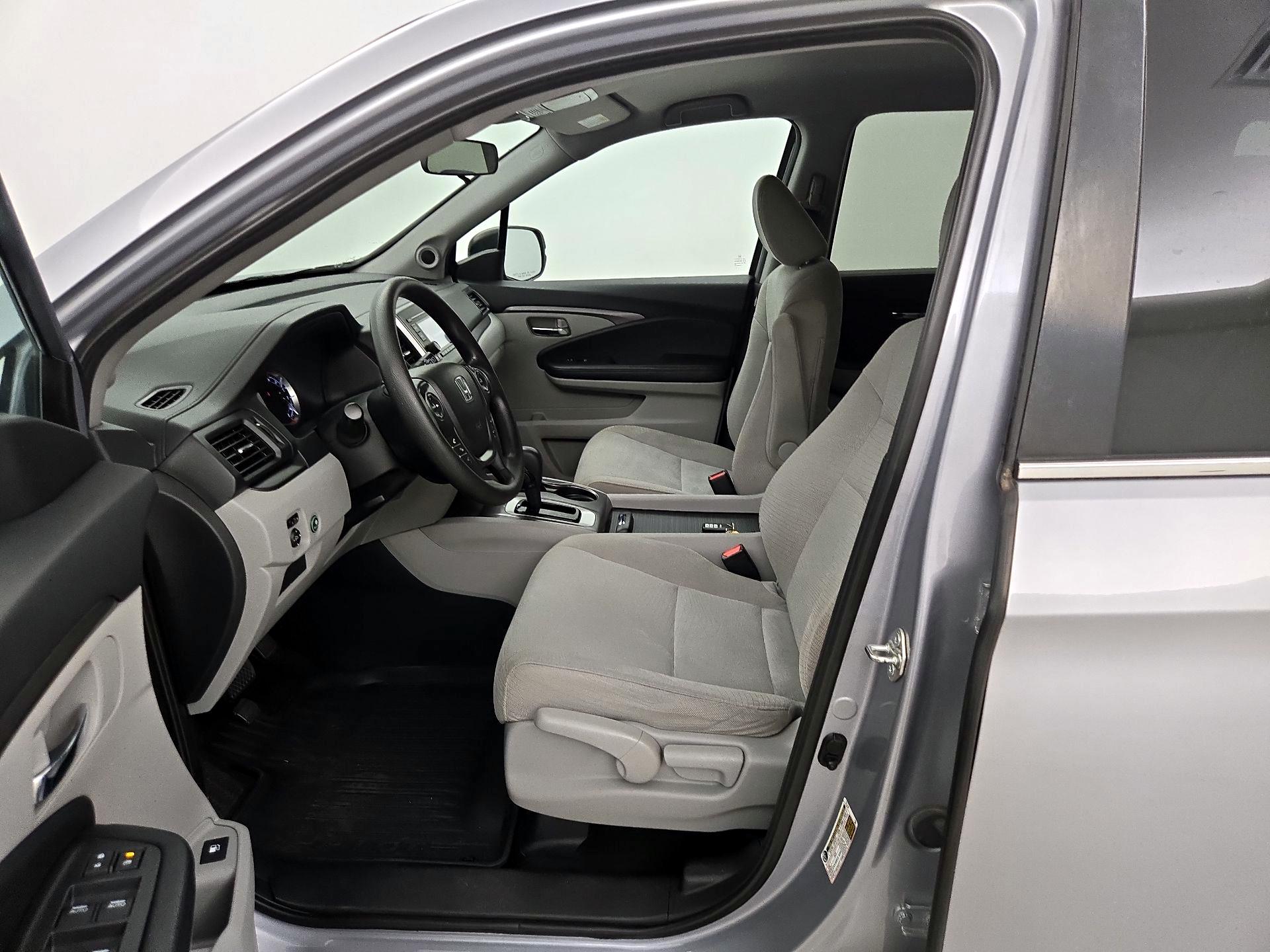 Thumbnail: 2017 Honda Pilot - 11