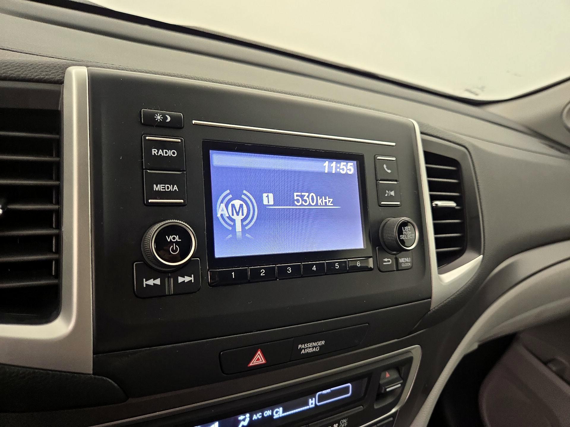Thumbnail: 2017 Honda Pilot - 15