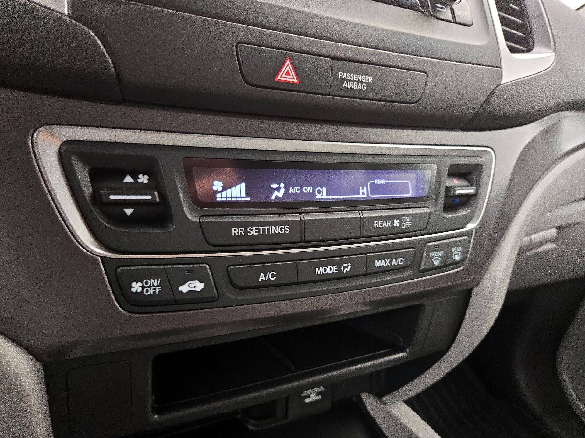 Thumbnail: 2017 Honda Pilot - 16