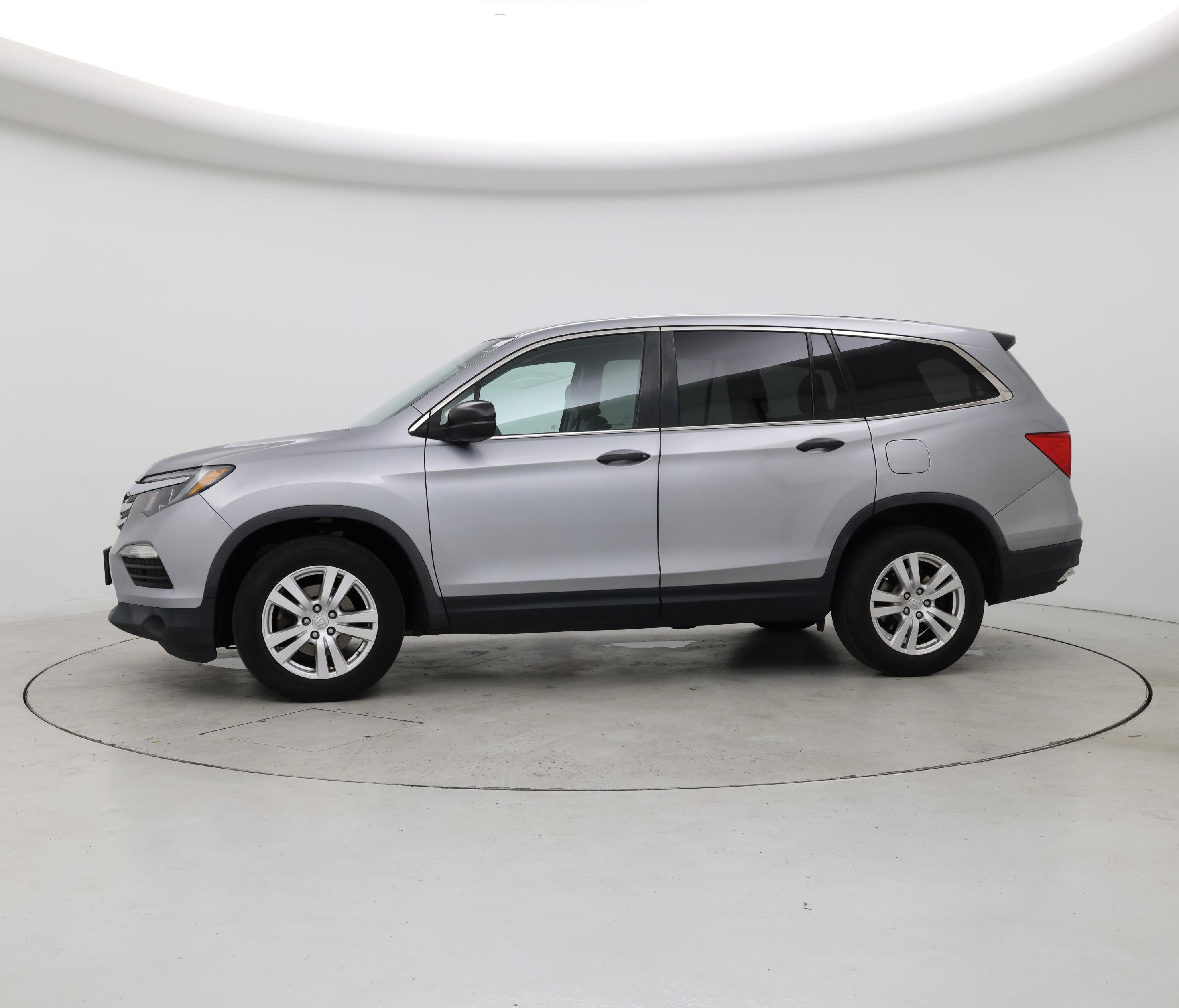 Thumbnail: 2017 Honda Pilot - 3