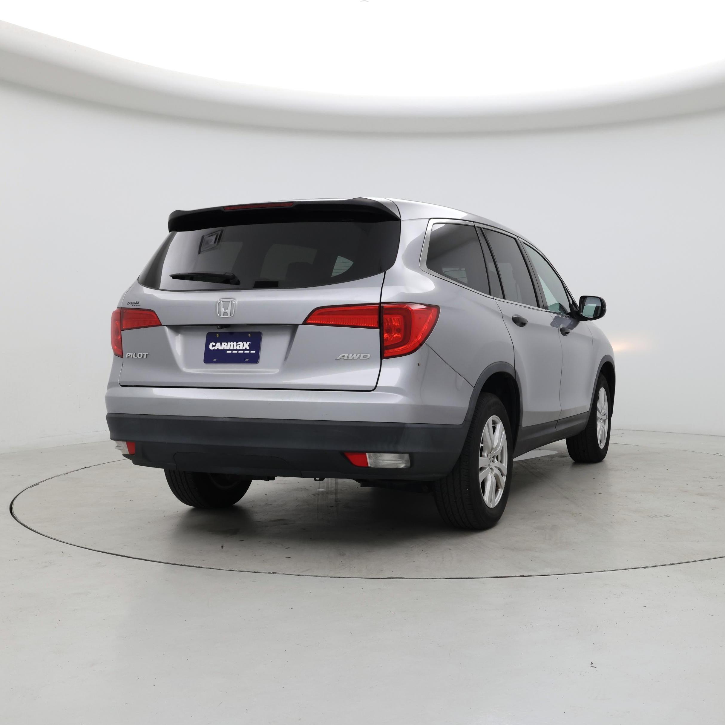 Thumbnail: 2017 Honda Pilot - 8