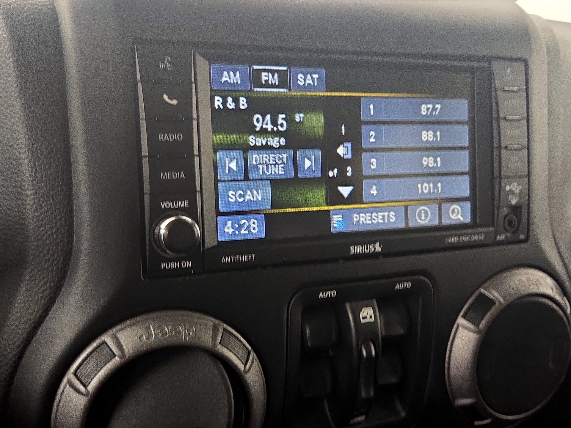 Thumbnail: 2016 Jeep Wrangler - 13