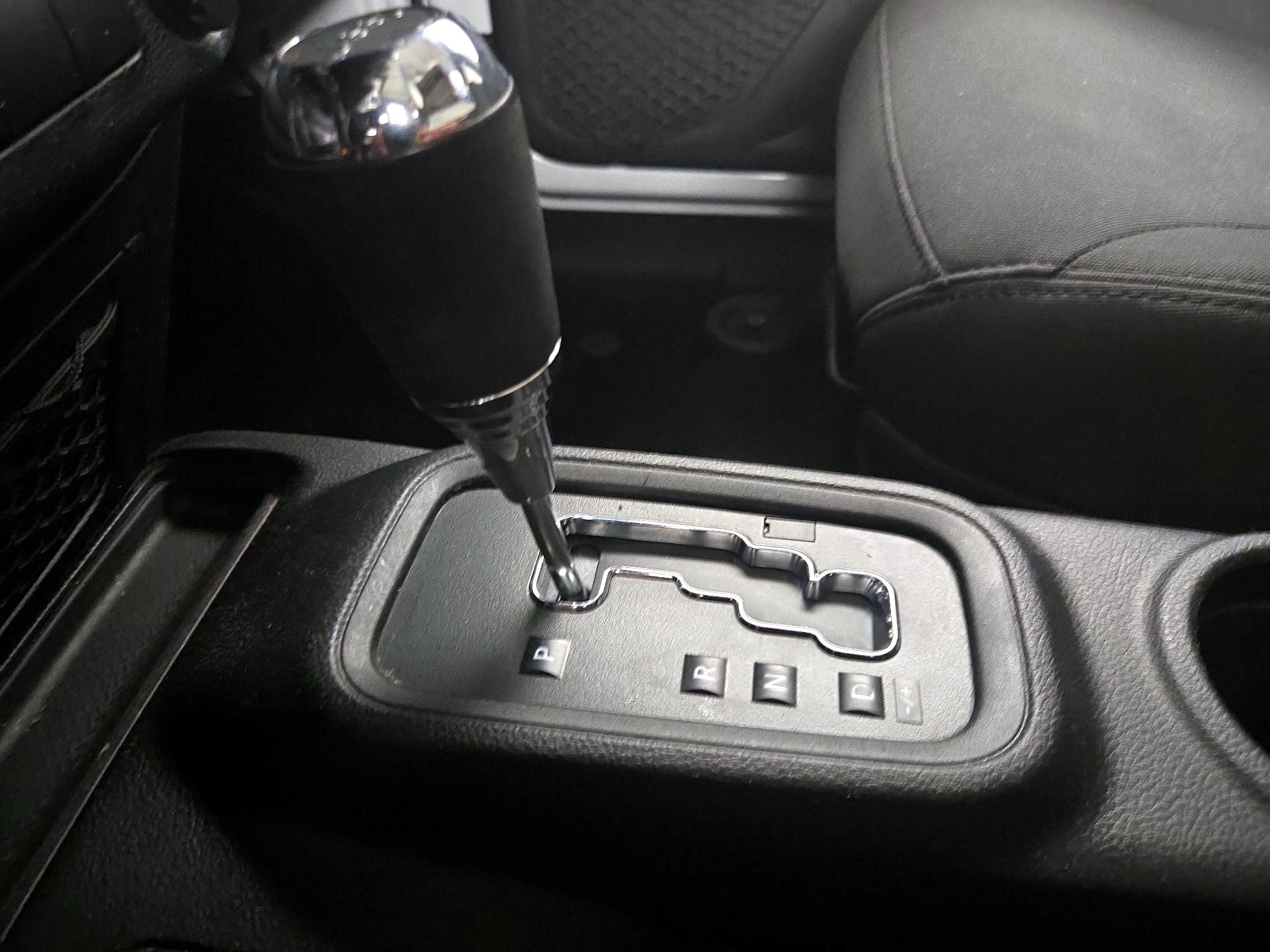 Thumbnail: 2016 Jeep Wrangler - 15