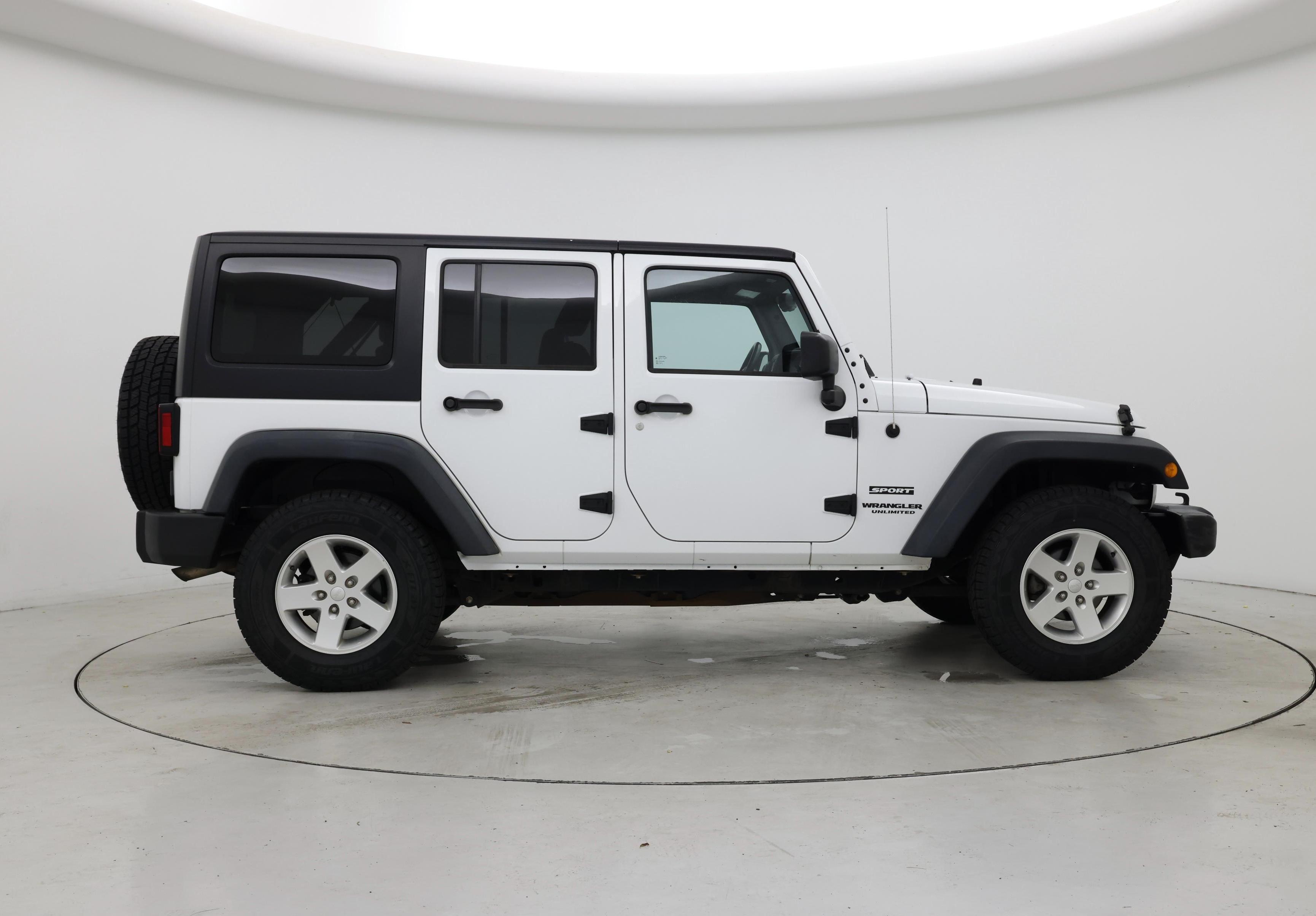 Thumbnail: 2016 Jeep Wrangler - 7