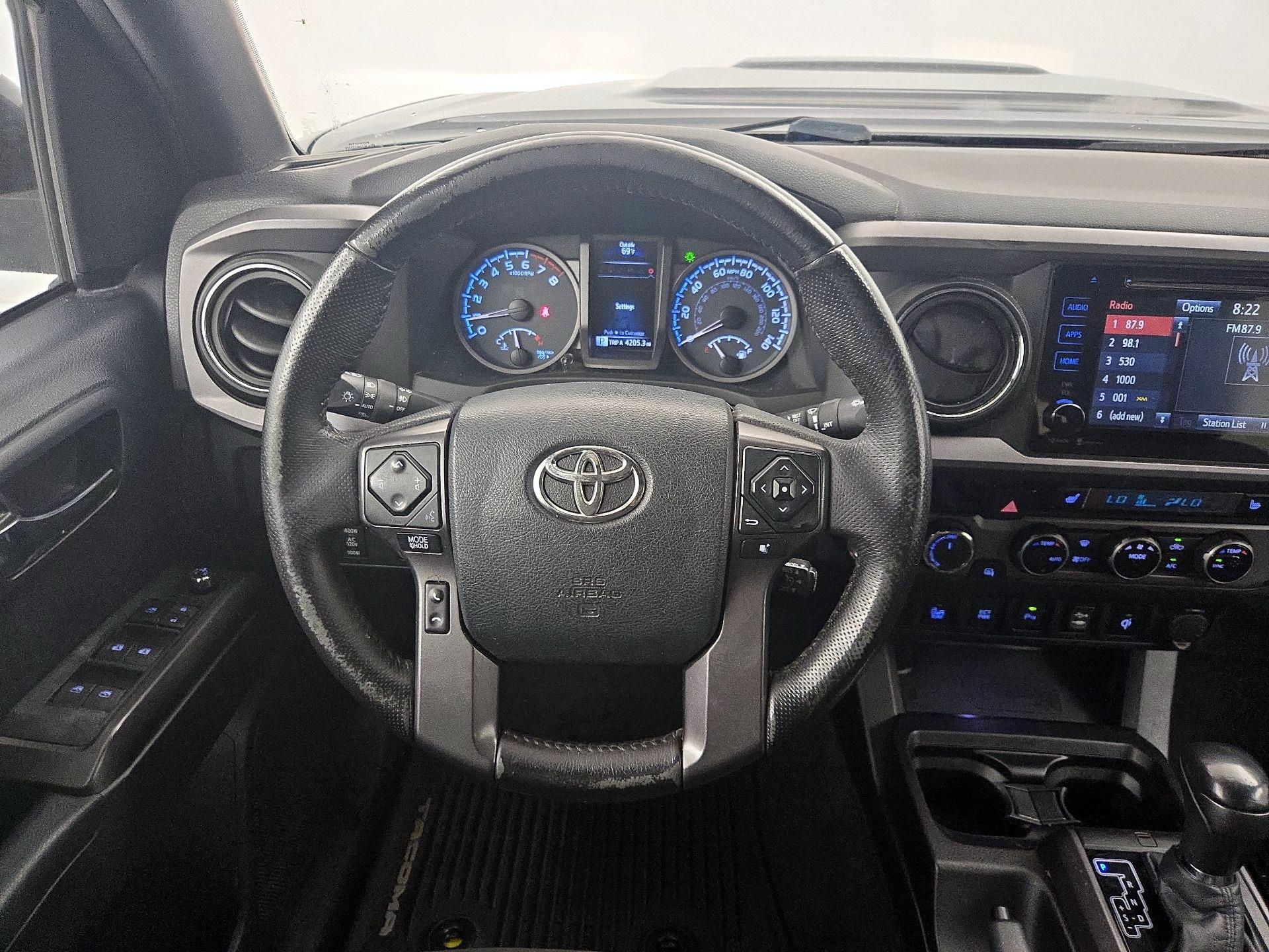 Thumbnail: 2016 Toyota Tacoma - 10