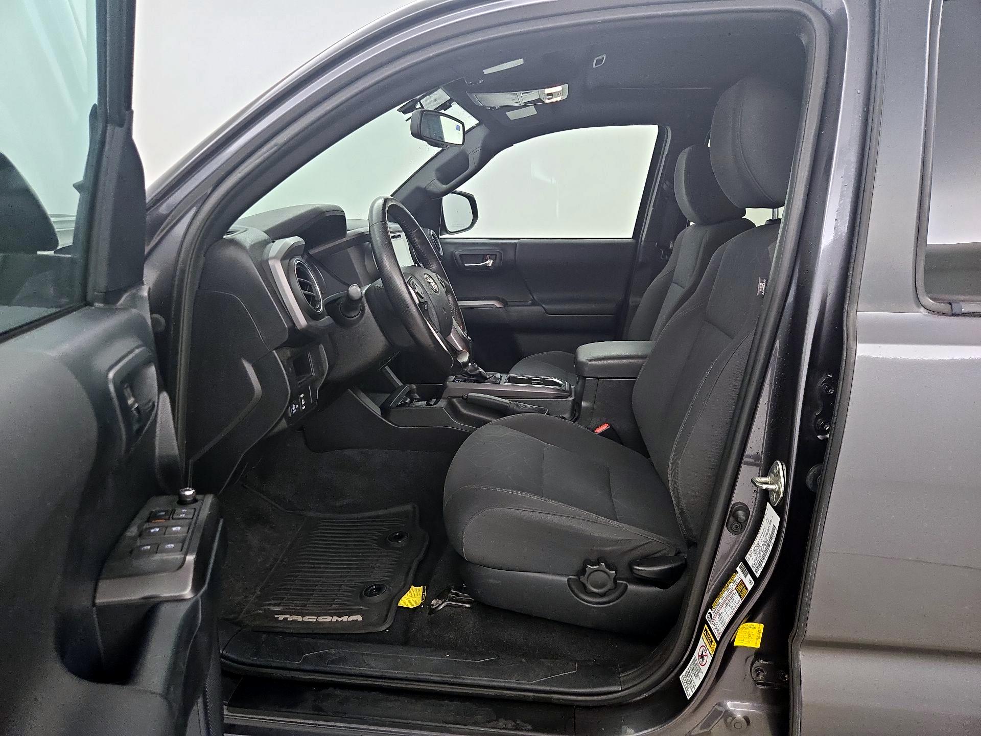 Thumbnail: 2016 Toyota Tacoma - 11