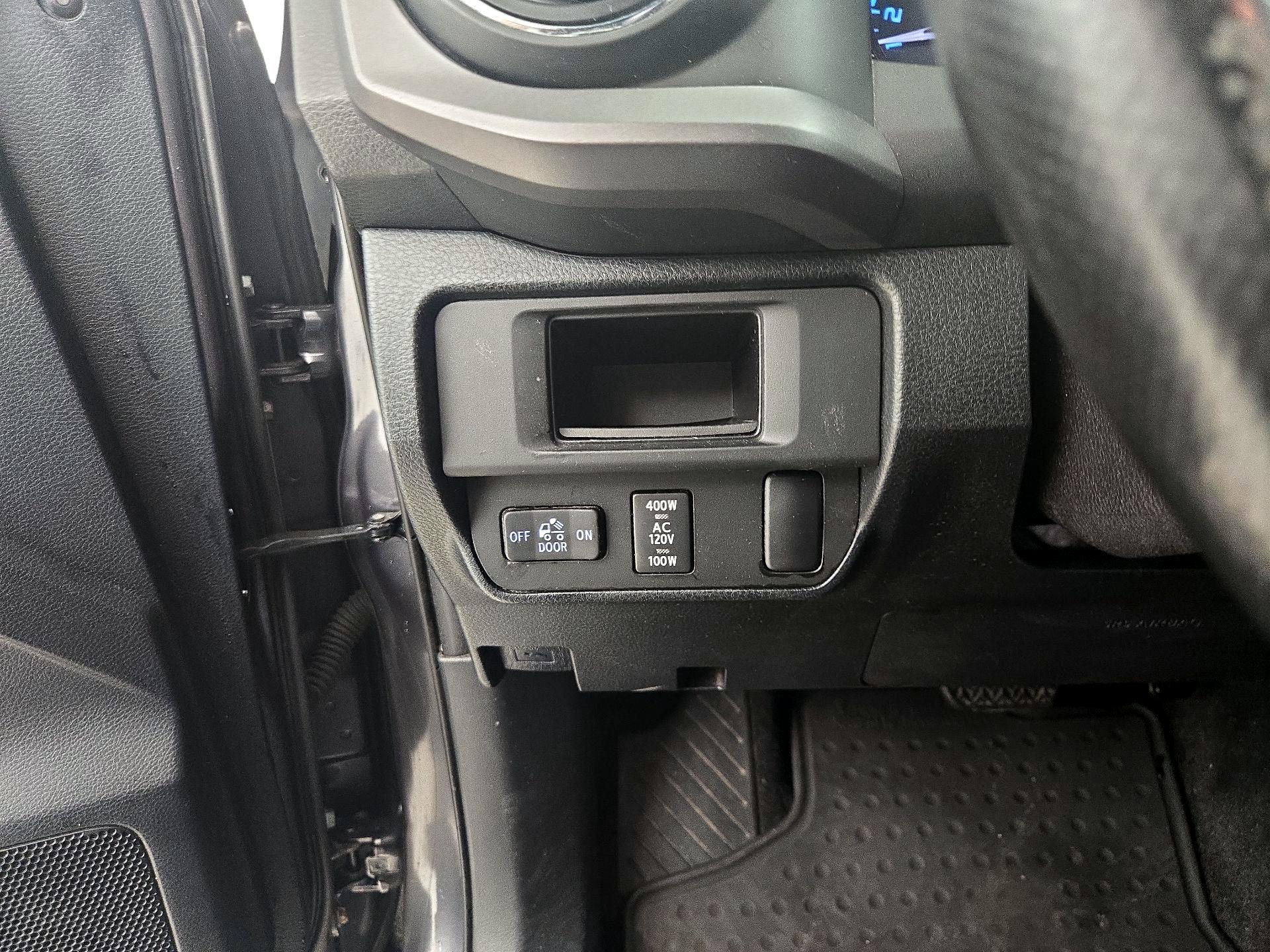 Thumbnail: 2016 Toyota Tacoma - 13