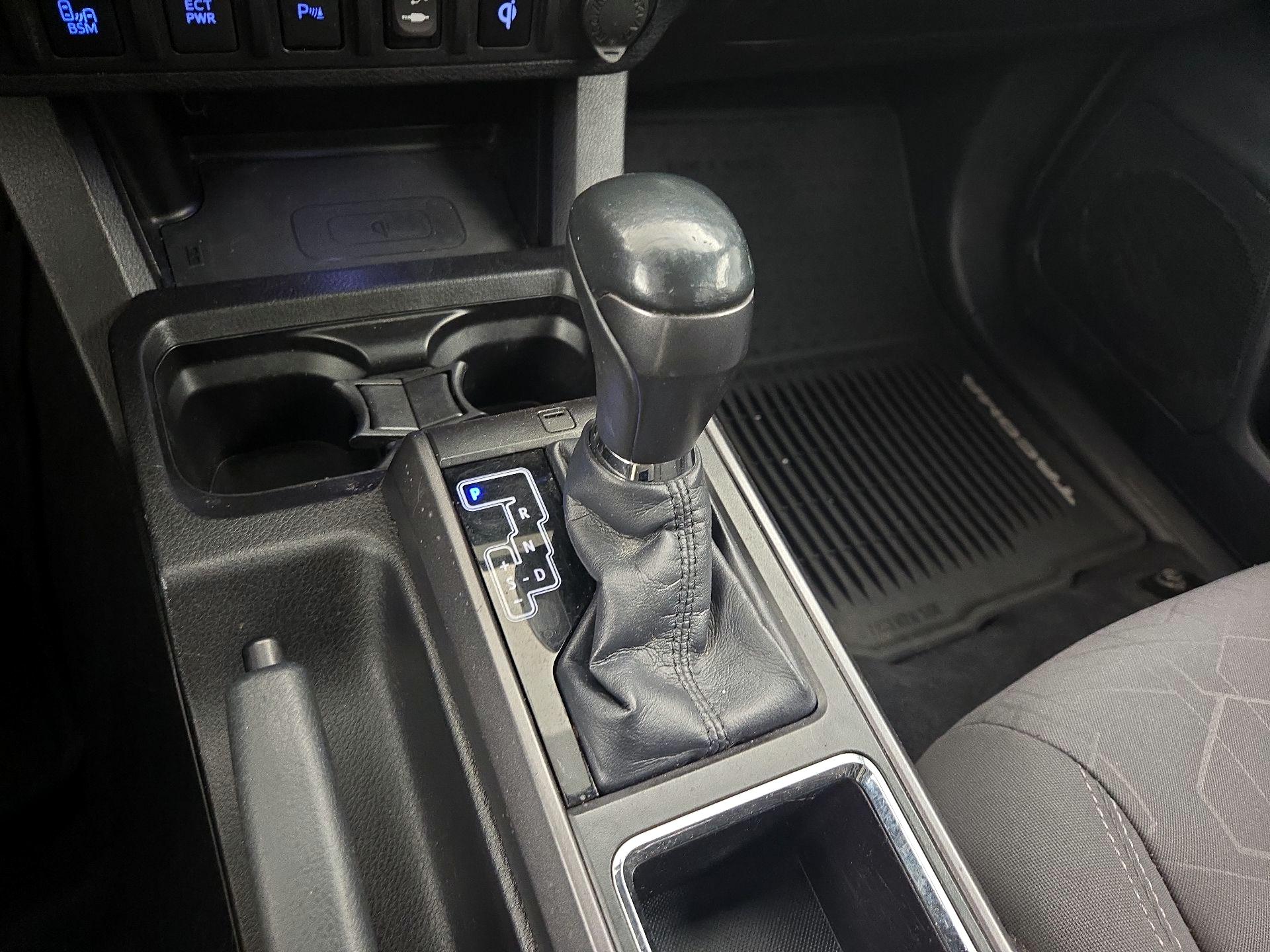 Thumbnail: 2016 Toyota Tacoma - 17