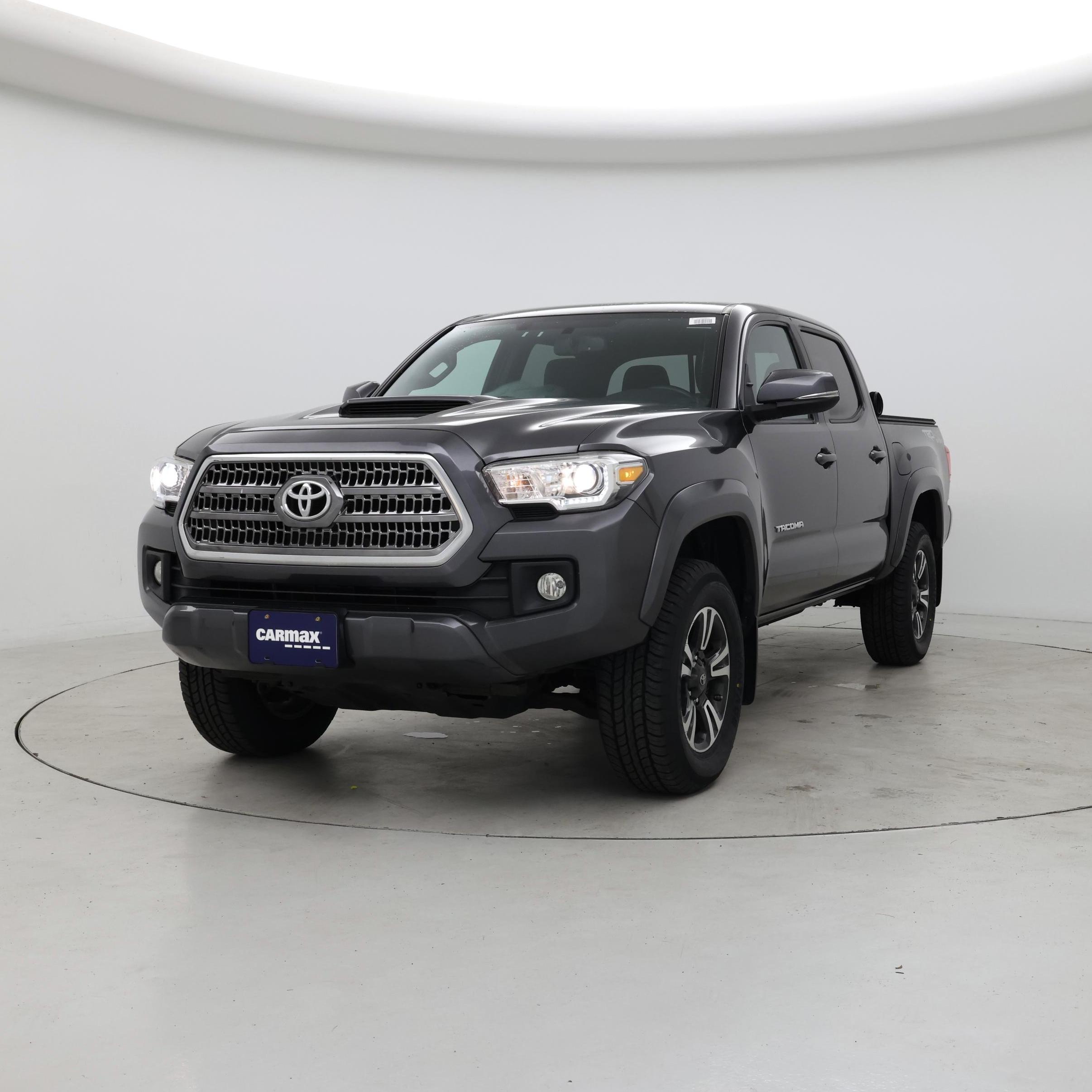 Thumbnail: 2016 Toyota Tacoma - 4