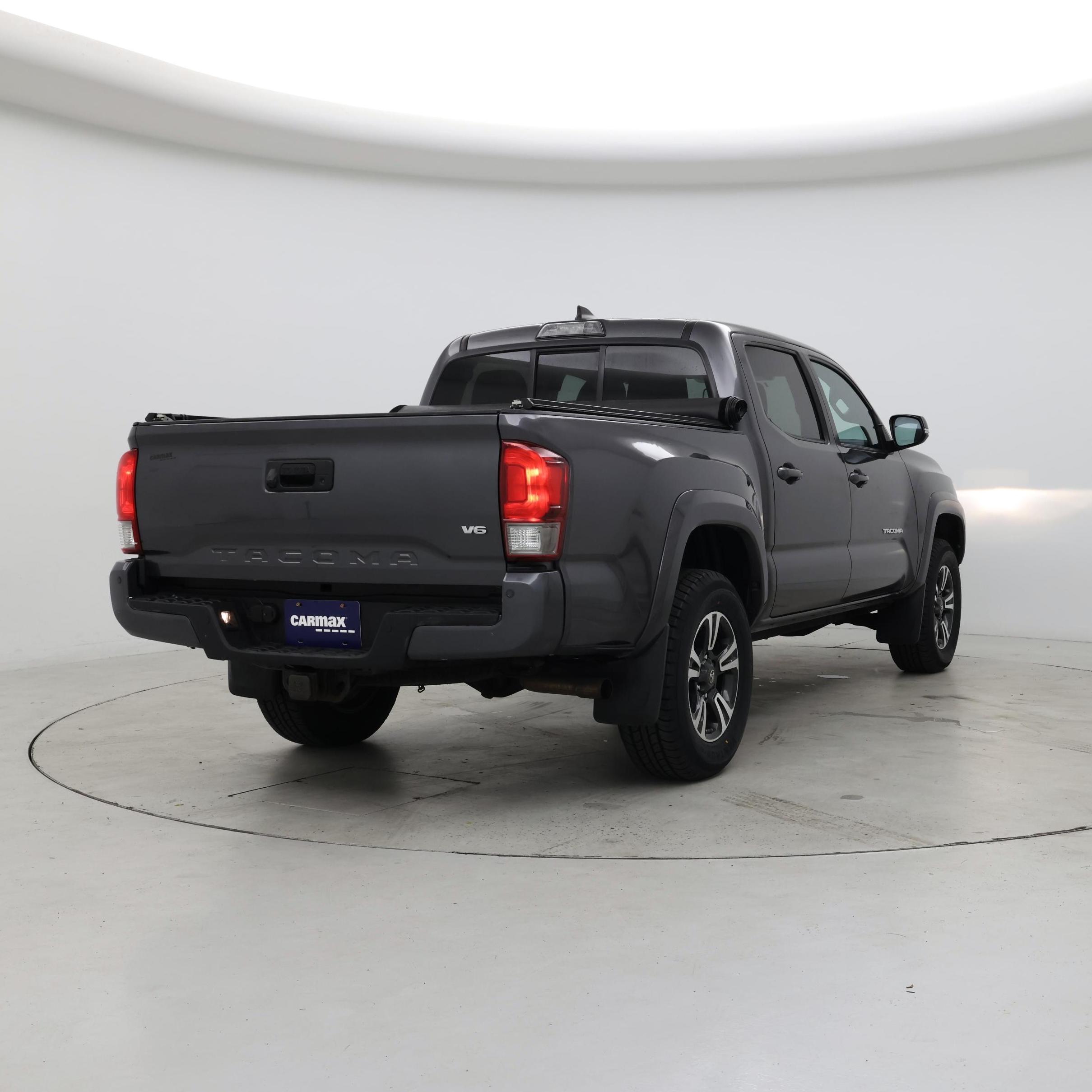 Thumbnail: 2016 Toyota Tacoma - 8