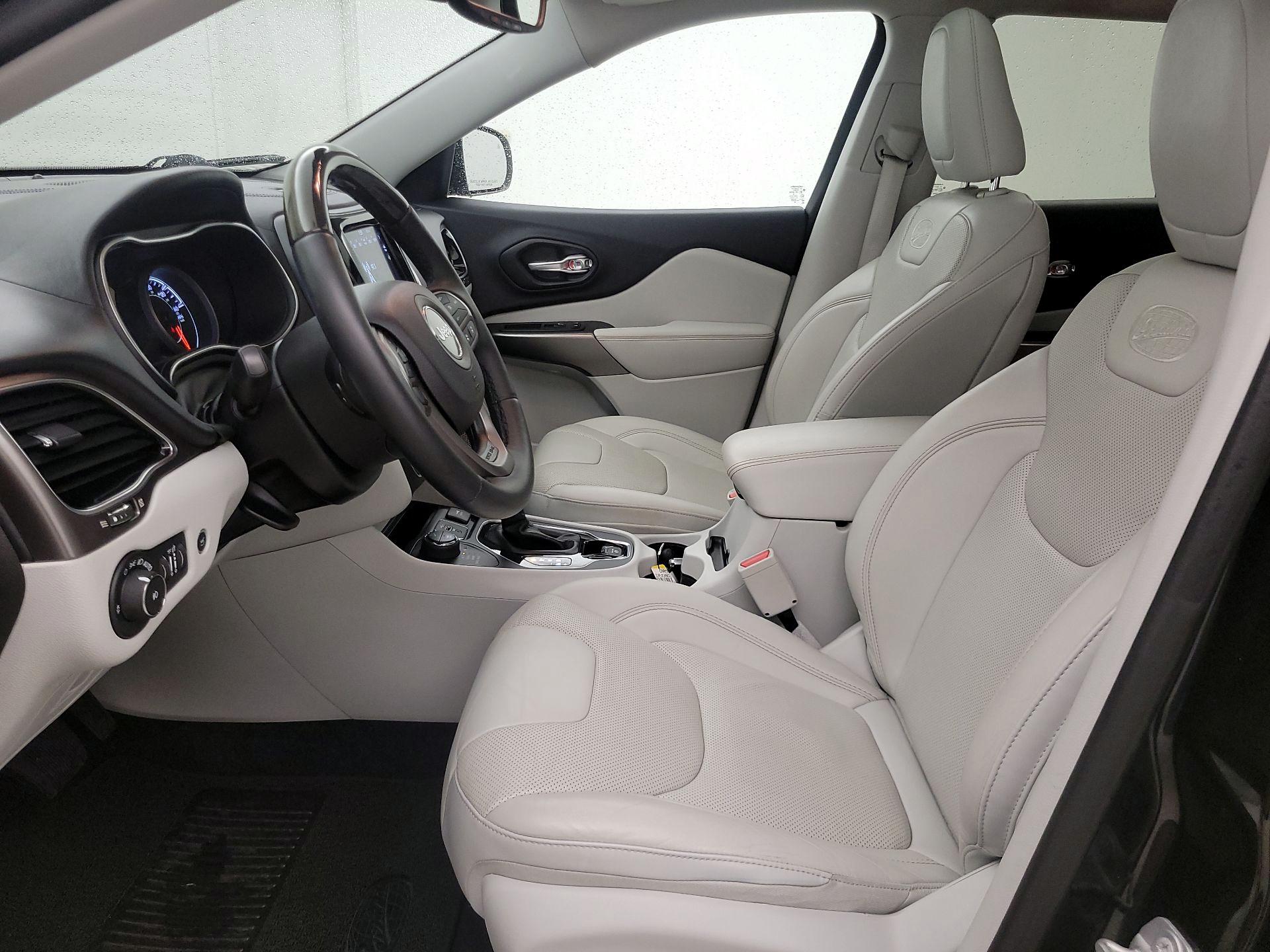 Thumbnail: 2019 Jeep Cherokee - 11