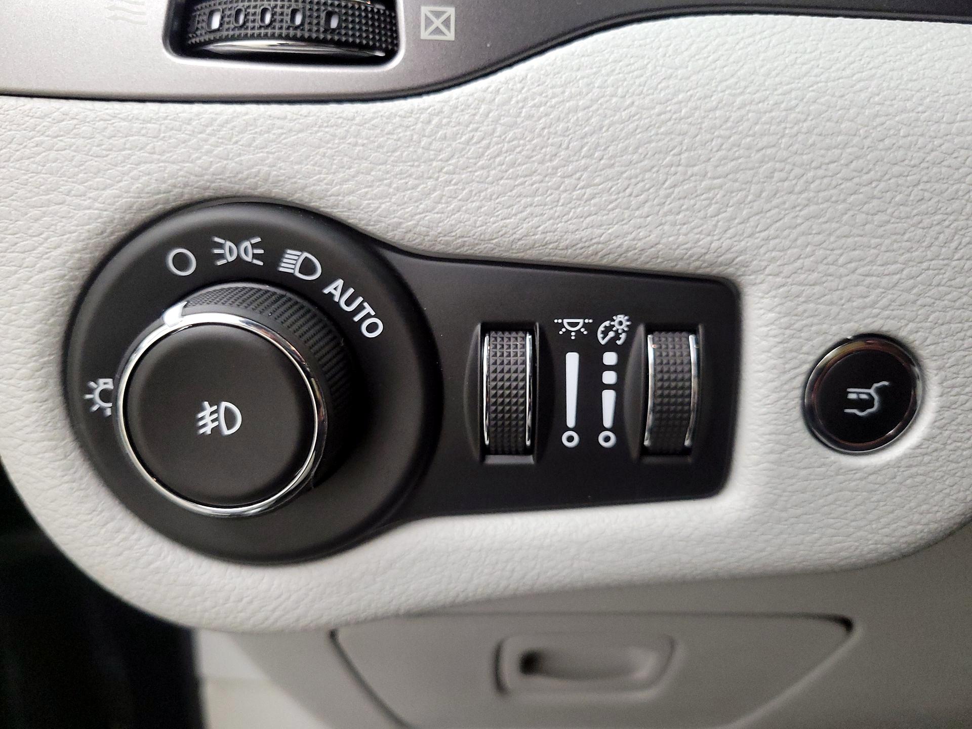 Thumbnail: 2019 Jeep Cherokee - 13