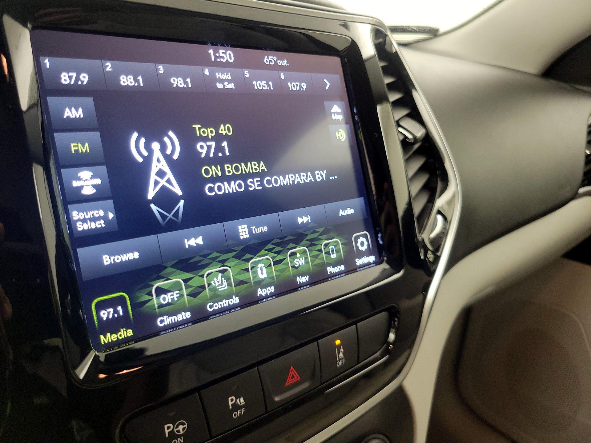 Thumbnail: 2019 Jeep Cherokee - 16