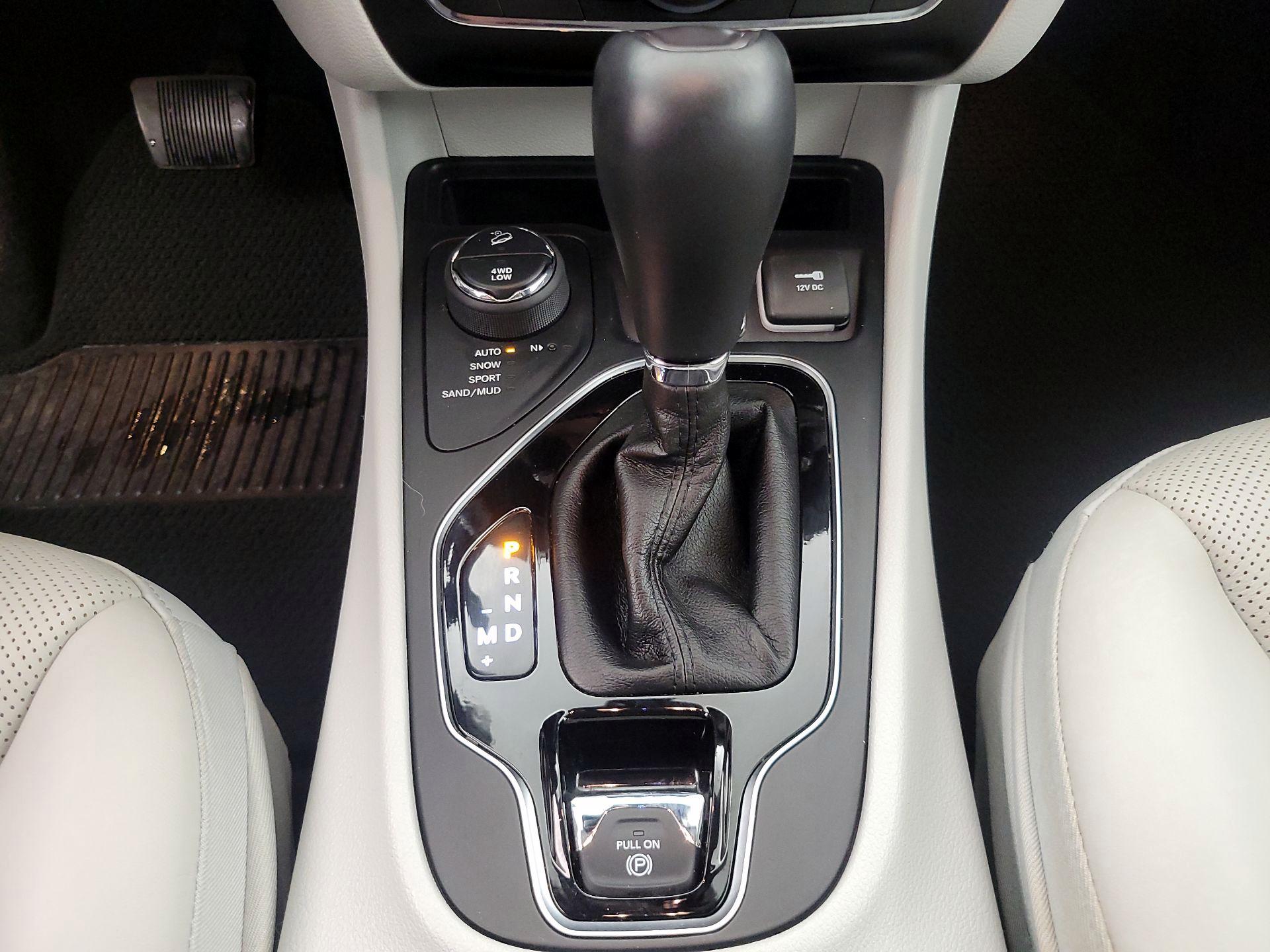 Thumbnail: 2019 Jeep Cherokee - 18