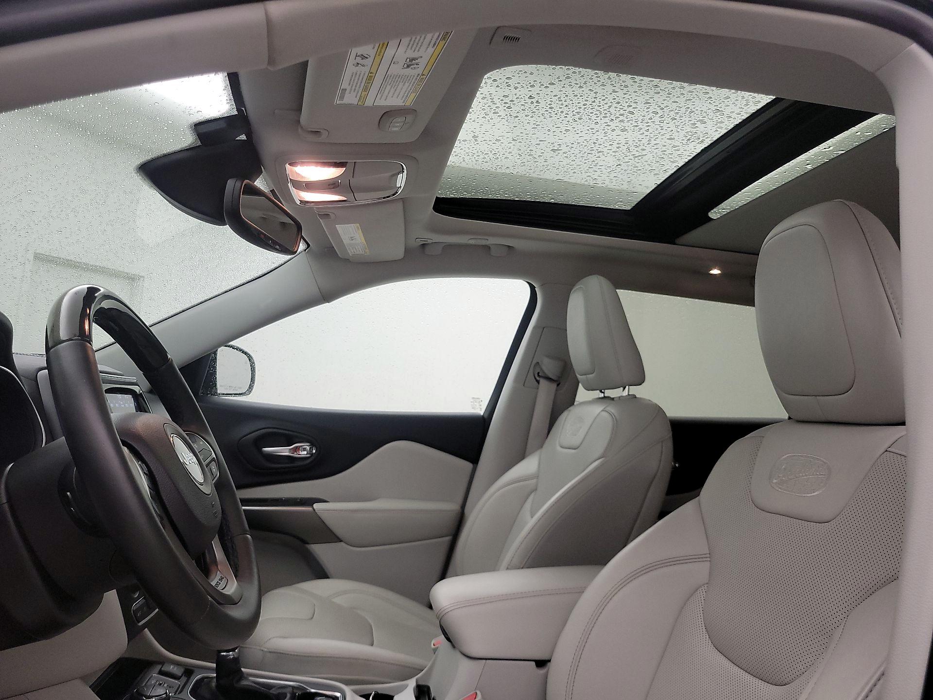 Thumbnail: 2019 Jeep Cherokee - 20