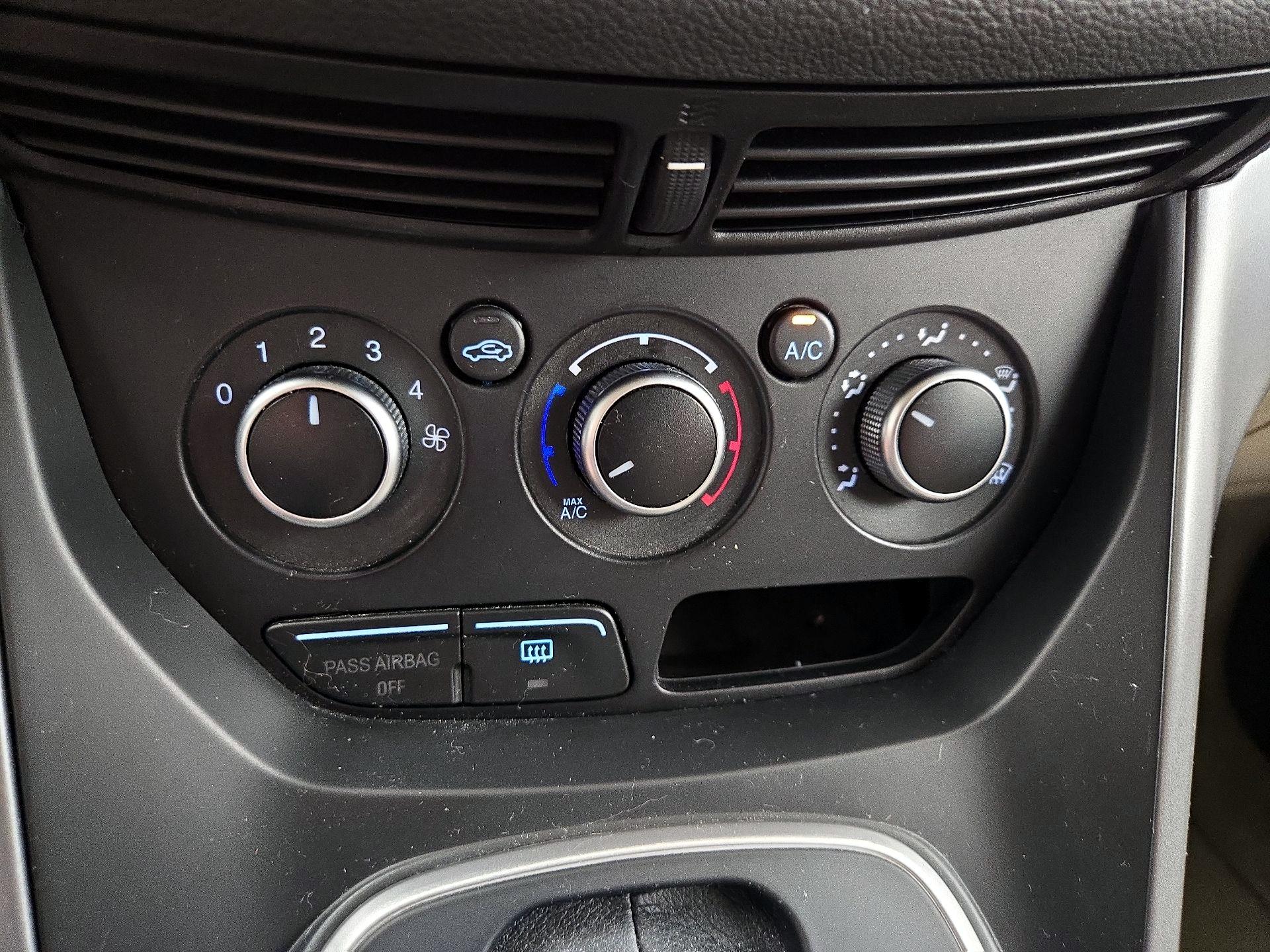 Thumbnail: 2013 Ford Escape - 15
