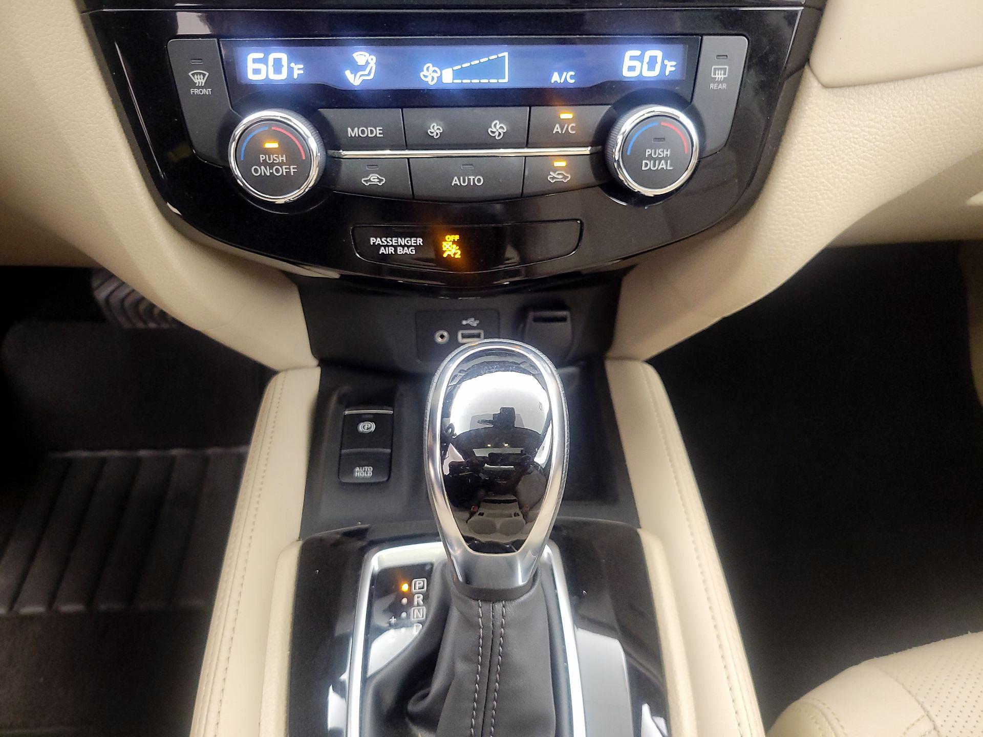 Thumbnail: 2019 Nissan Rogue - 17